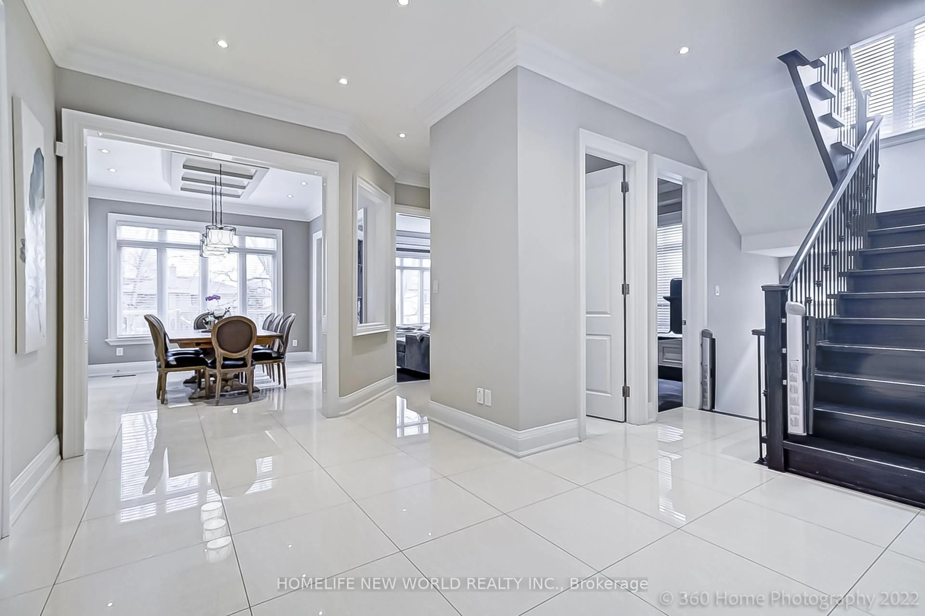 Indoor foyer for 29 Threadneedle Cres, Toronto Ontario M2H 1Z5