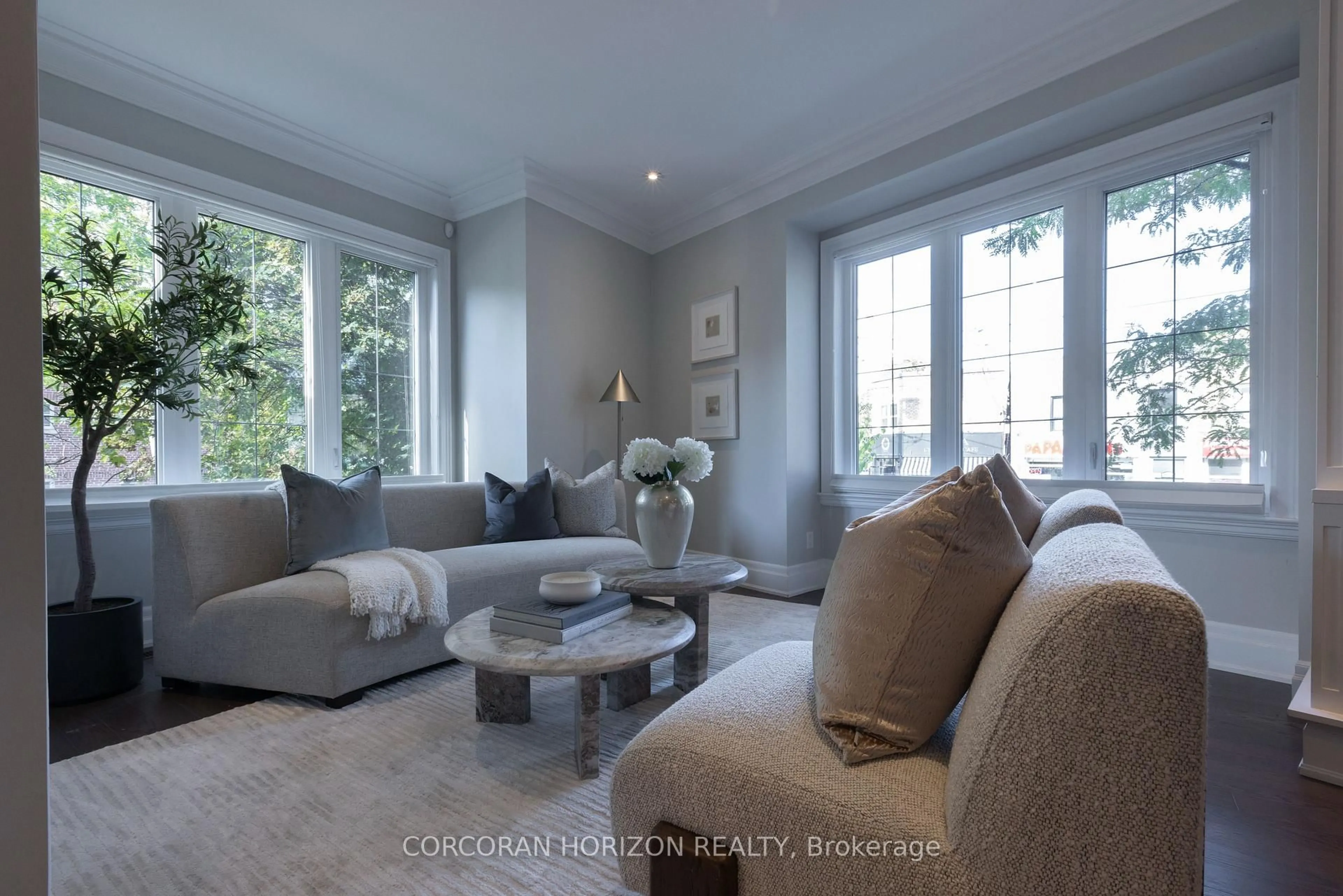 Living room with furniture, unknown for 77 Rumsey Rd, Toronto Ontario M4G 1N9