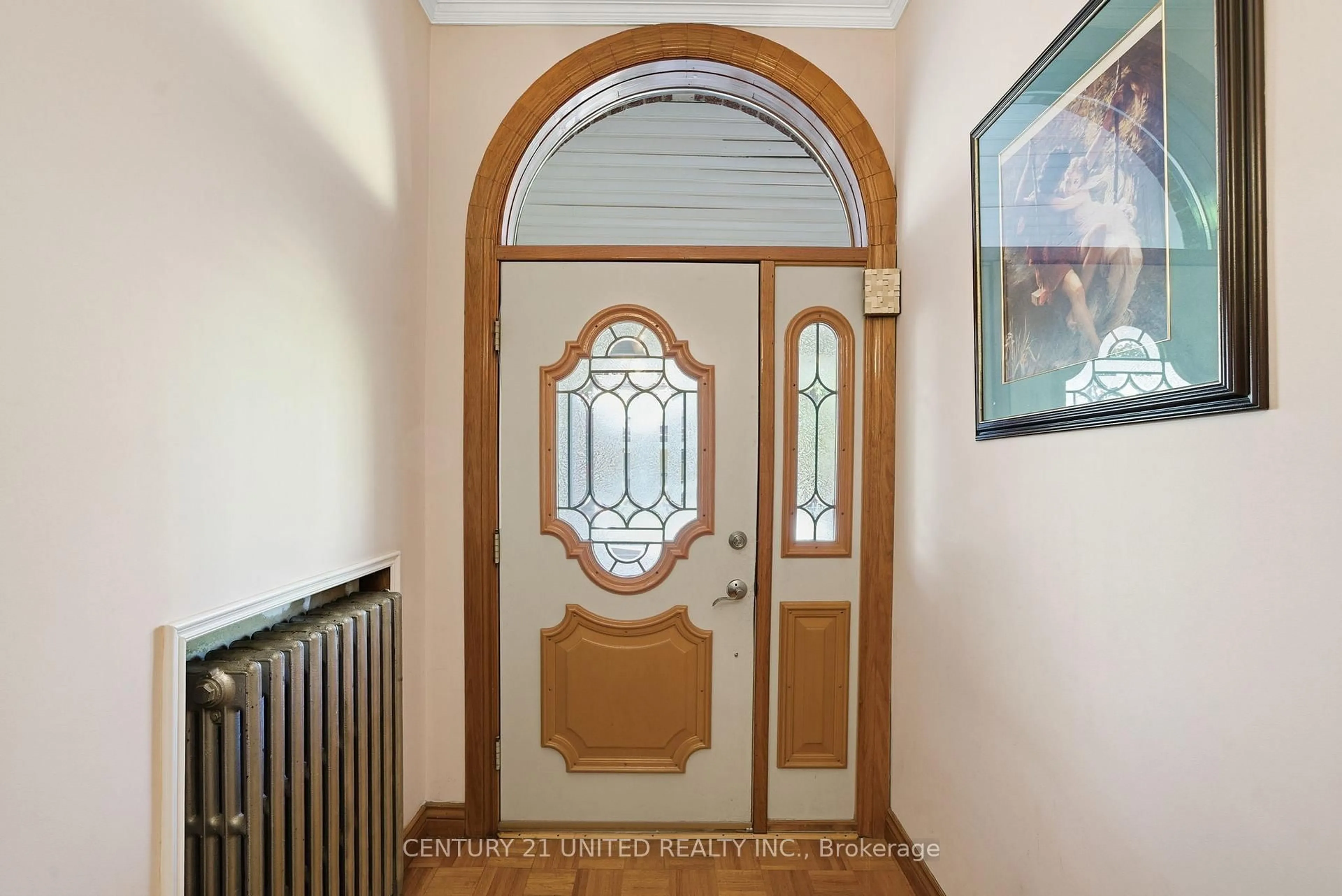 Indoor foyer for 226 Palmerston Ave, Toronto Ontario M6J 2J4
