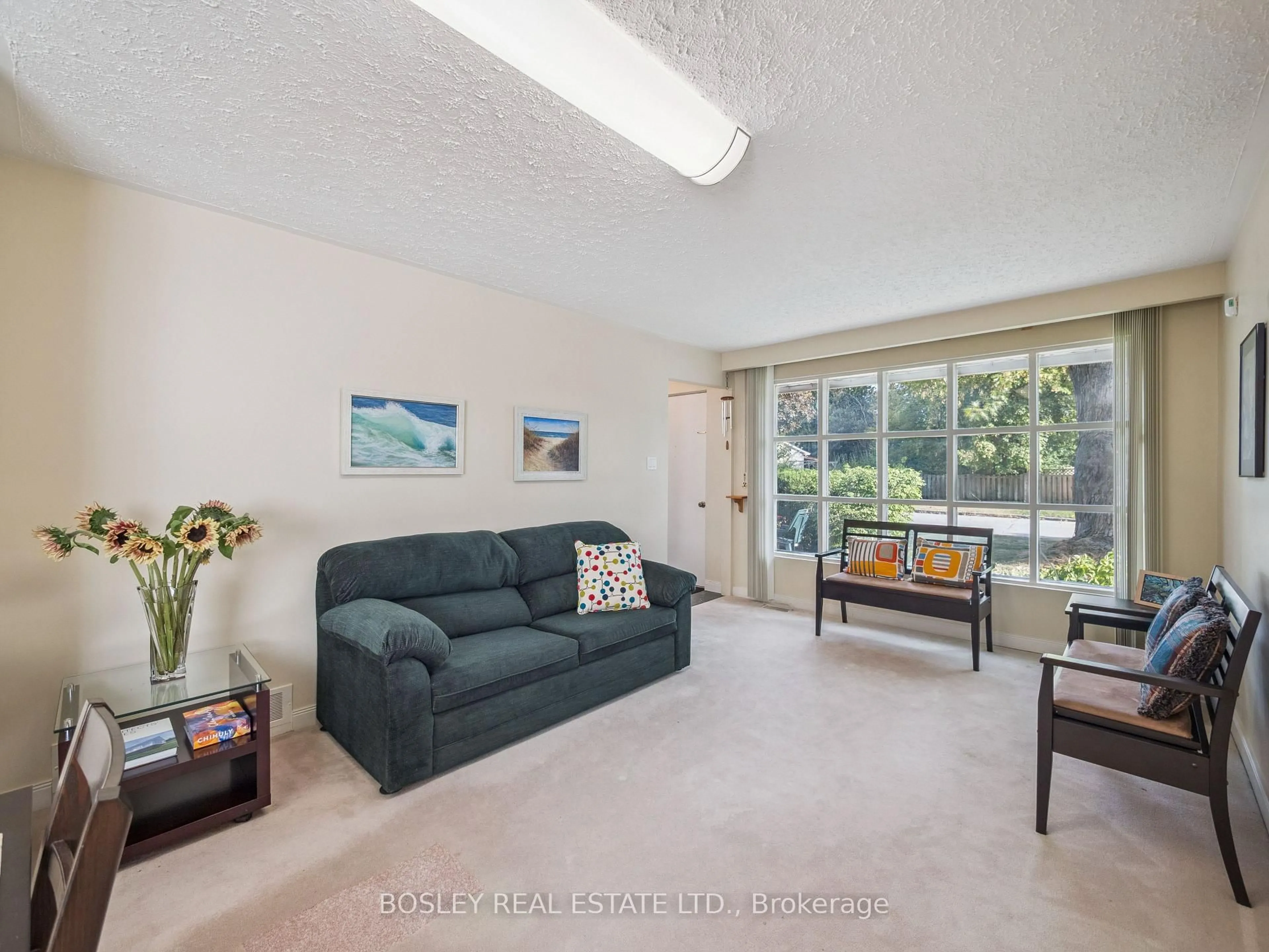 Living room with furniture, unknown for 54 Drysdale Cres, Toronto Ontario M2H 1M8