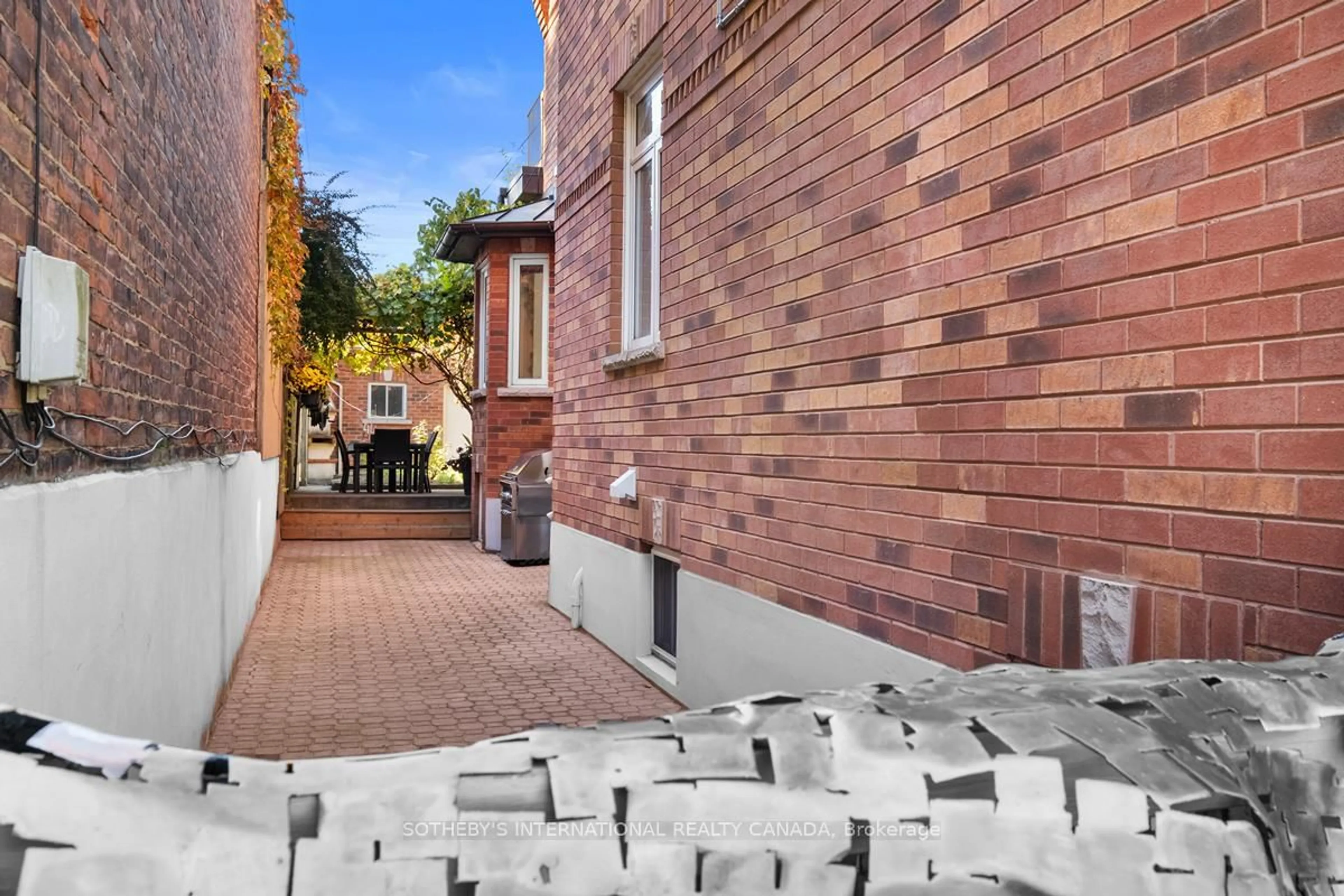 Patio, street for 114 Margueretta St, Toronto Ontario M6H 3S3