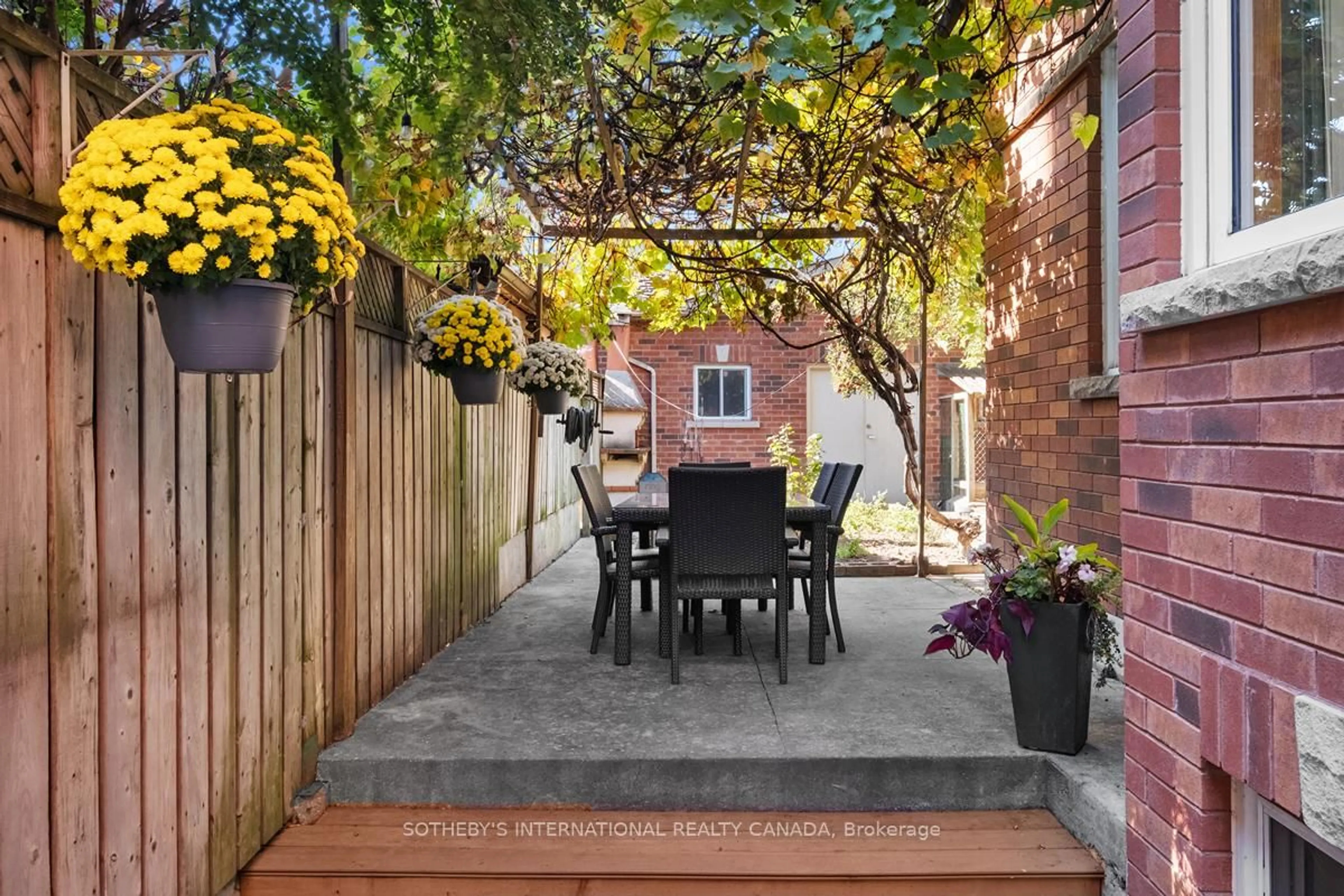 Patio, street for 114 Margueretta St, Toronto Ontario M6H 3S3