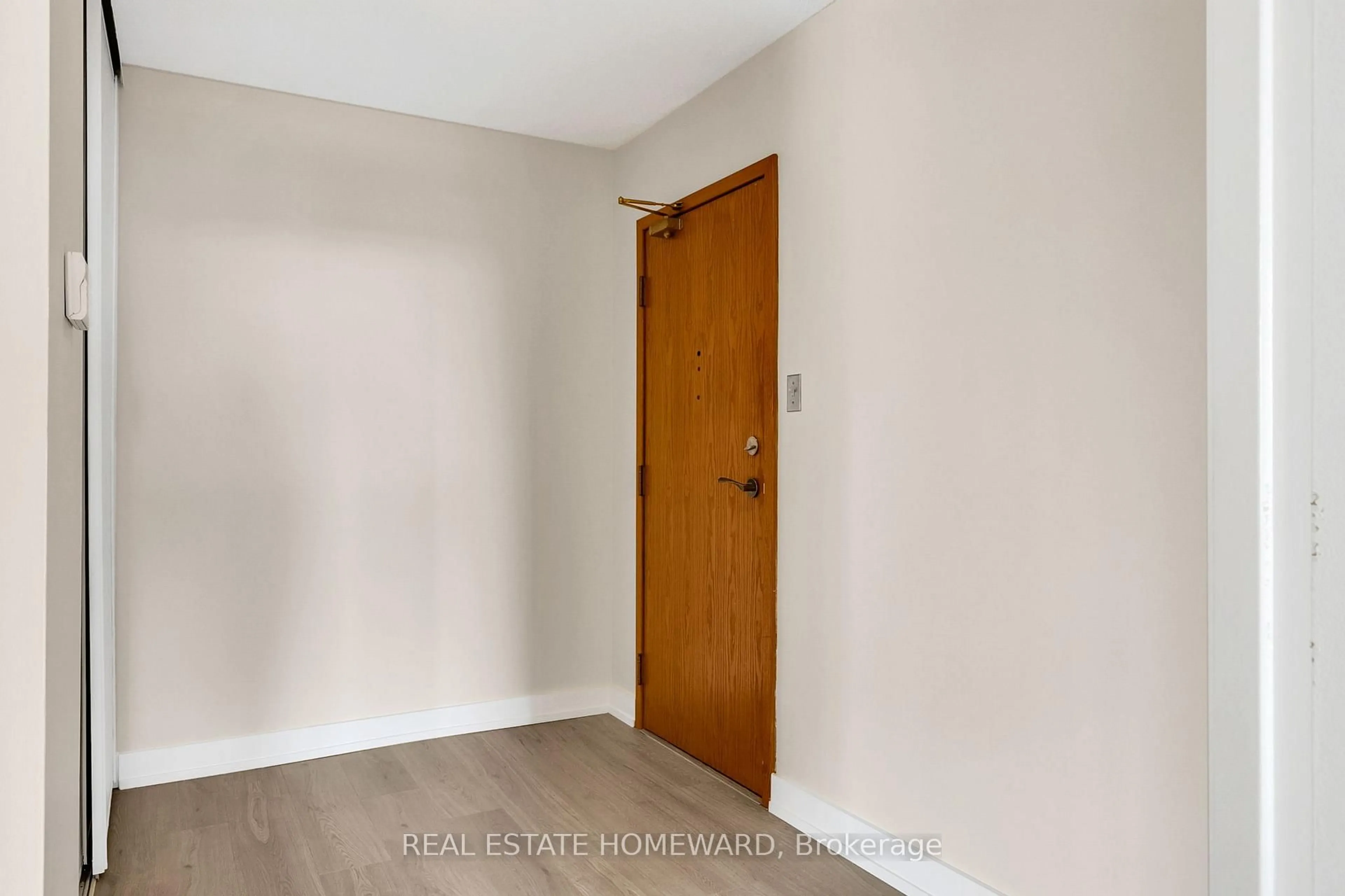 Indoor entryway for 215 Wynford Dr #1006, Toronto Ontario M3C 3P5