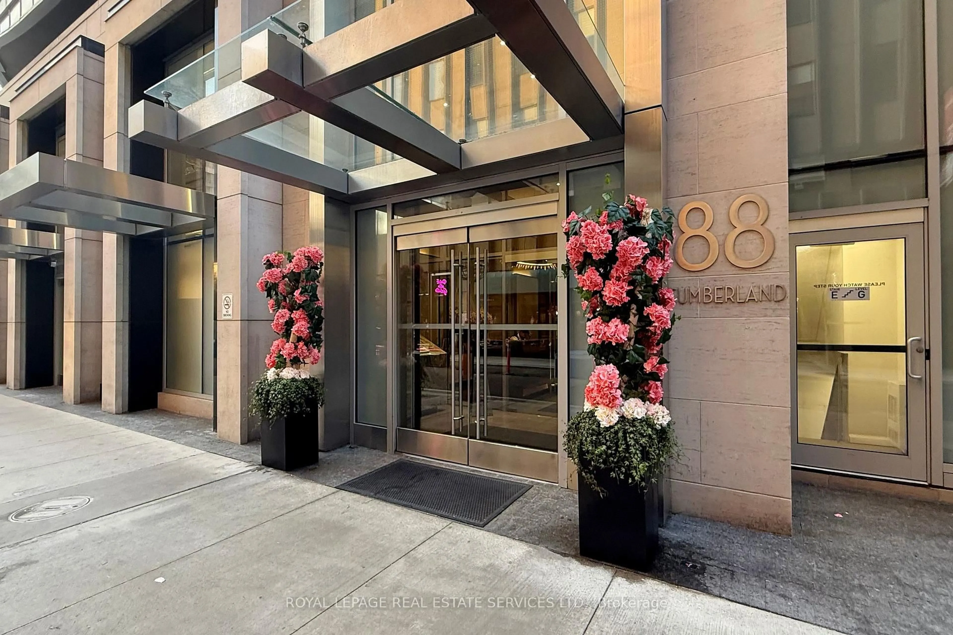 Unknown for 88 Cumberland St #808, Toronto Ontario M5R 1A3