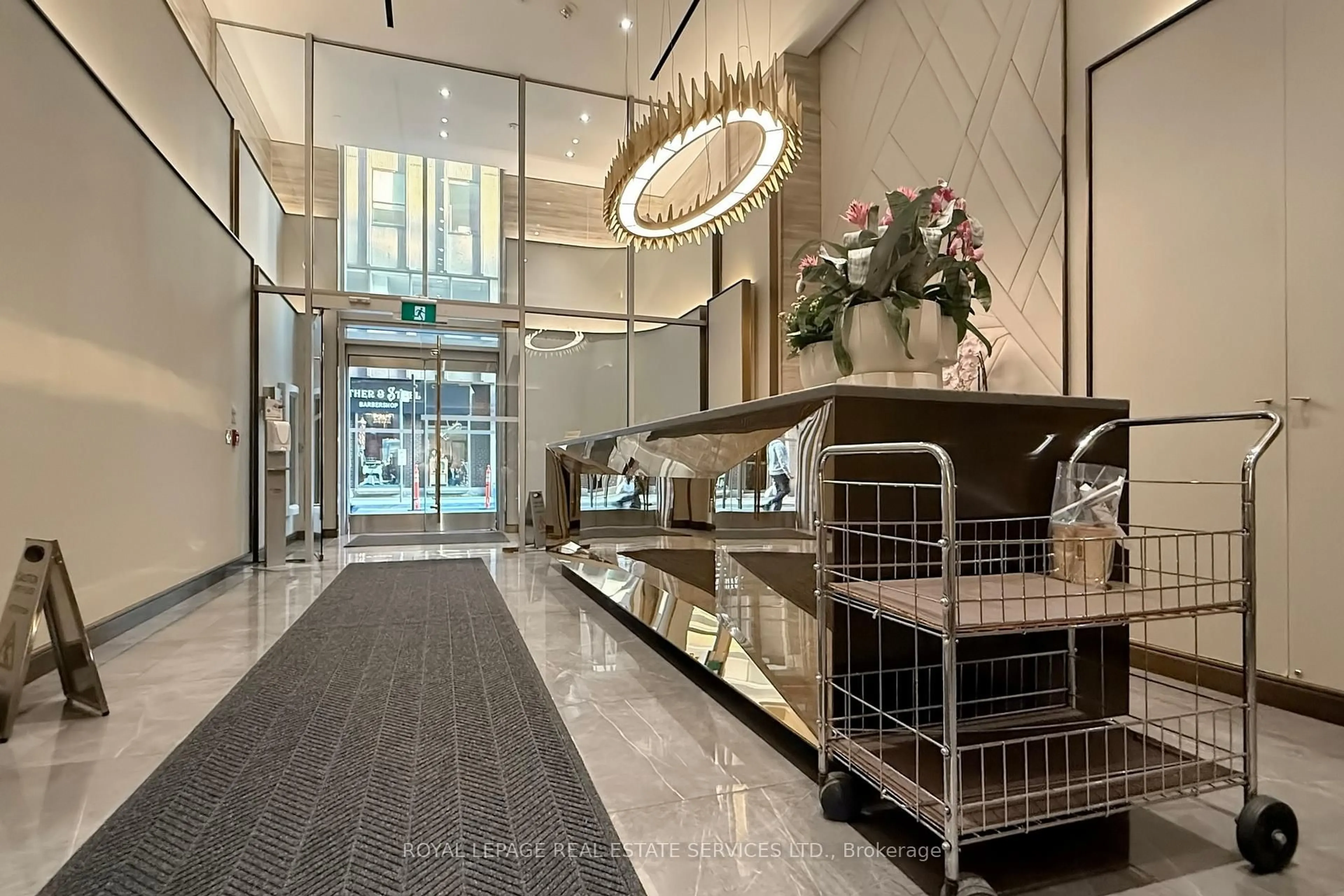 Lobby for 88 Cumberland St #808, Toronto Ontario M5R 1A3