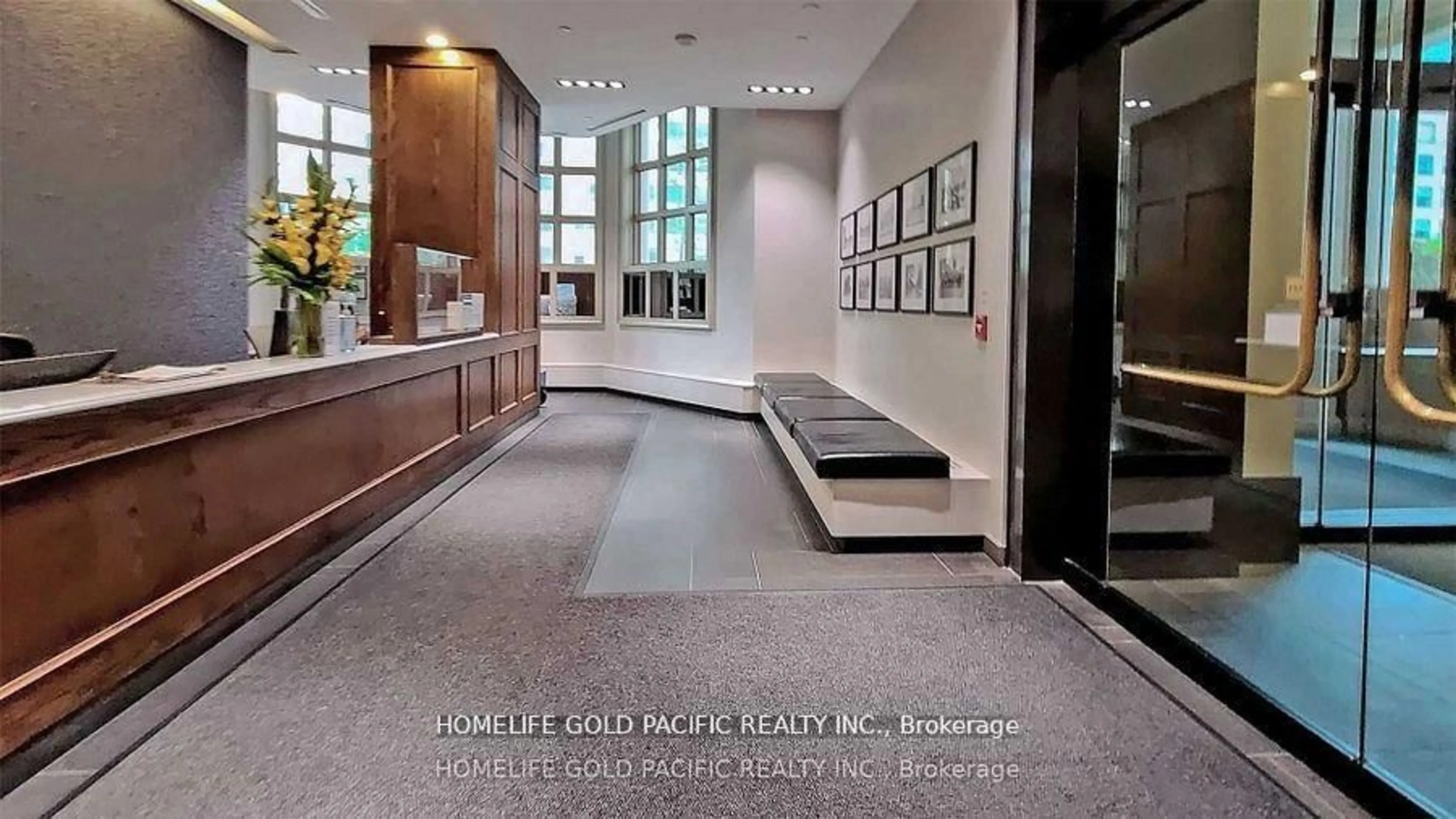 Indoor foyer for 426 University Ave #1001, Toronto Ontario M5G 1S9