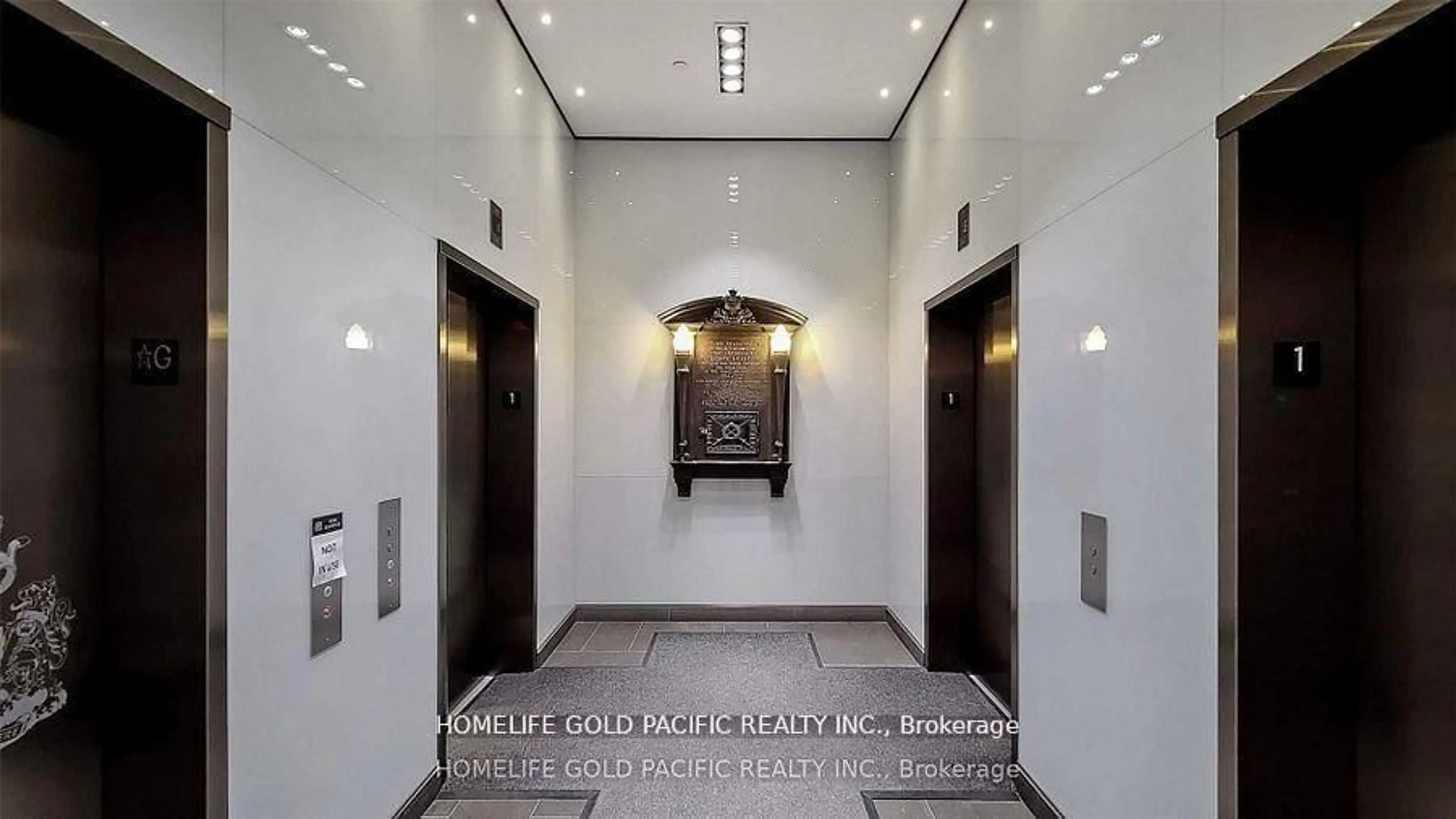Indoor foyer for 426 University Ave #1001, Toronto Ontario M5G 1S9