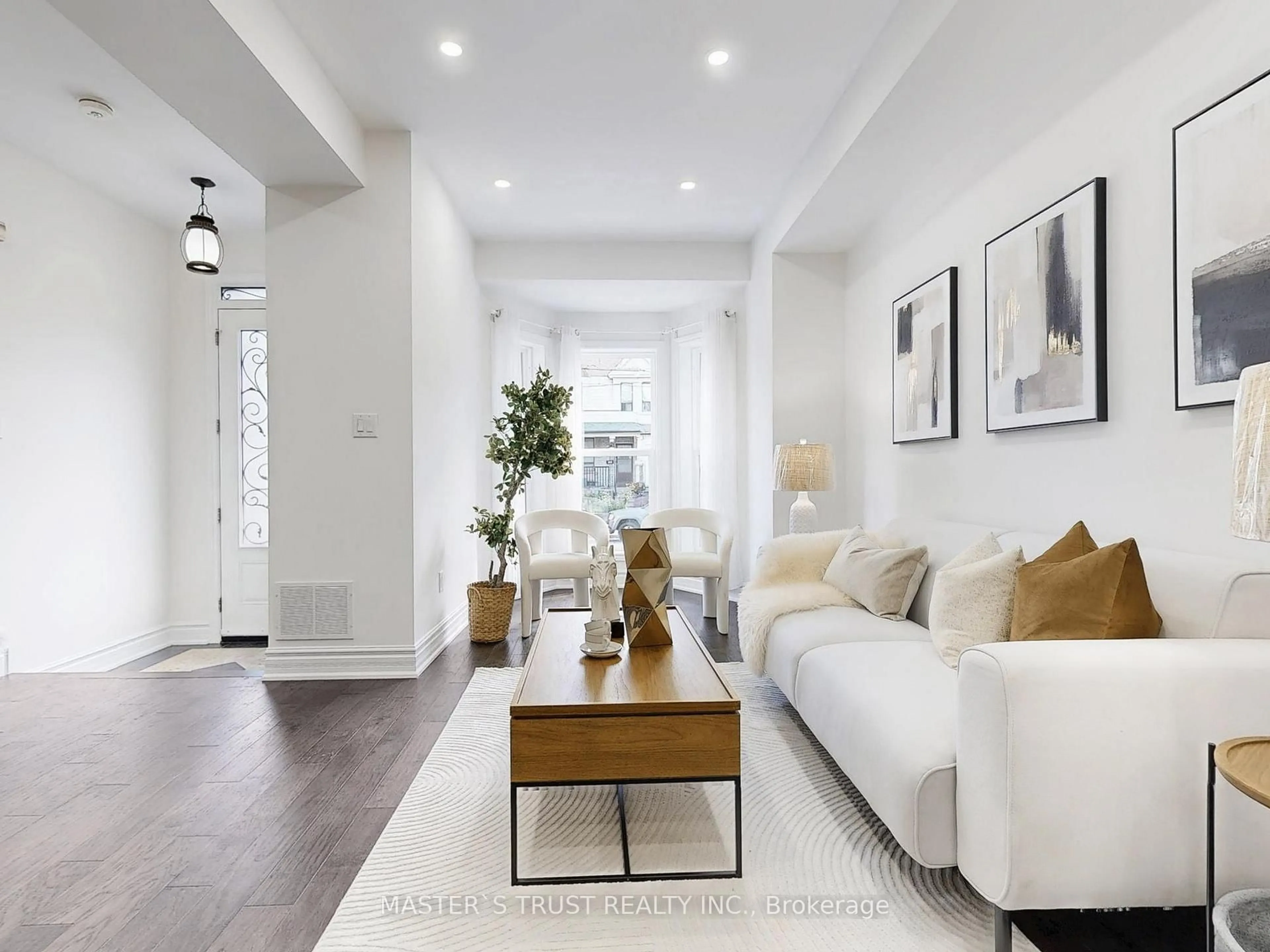 Living room with furniture, unknown for 420 ossington Ave, Toronto Ontario M6J 3A7