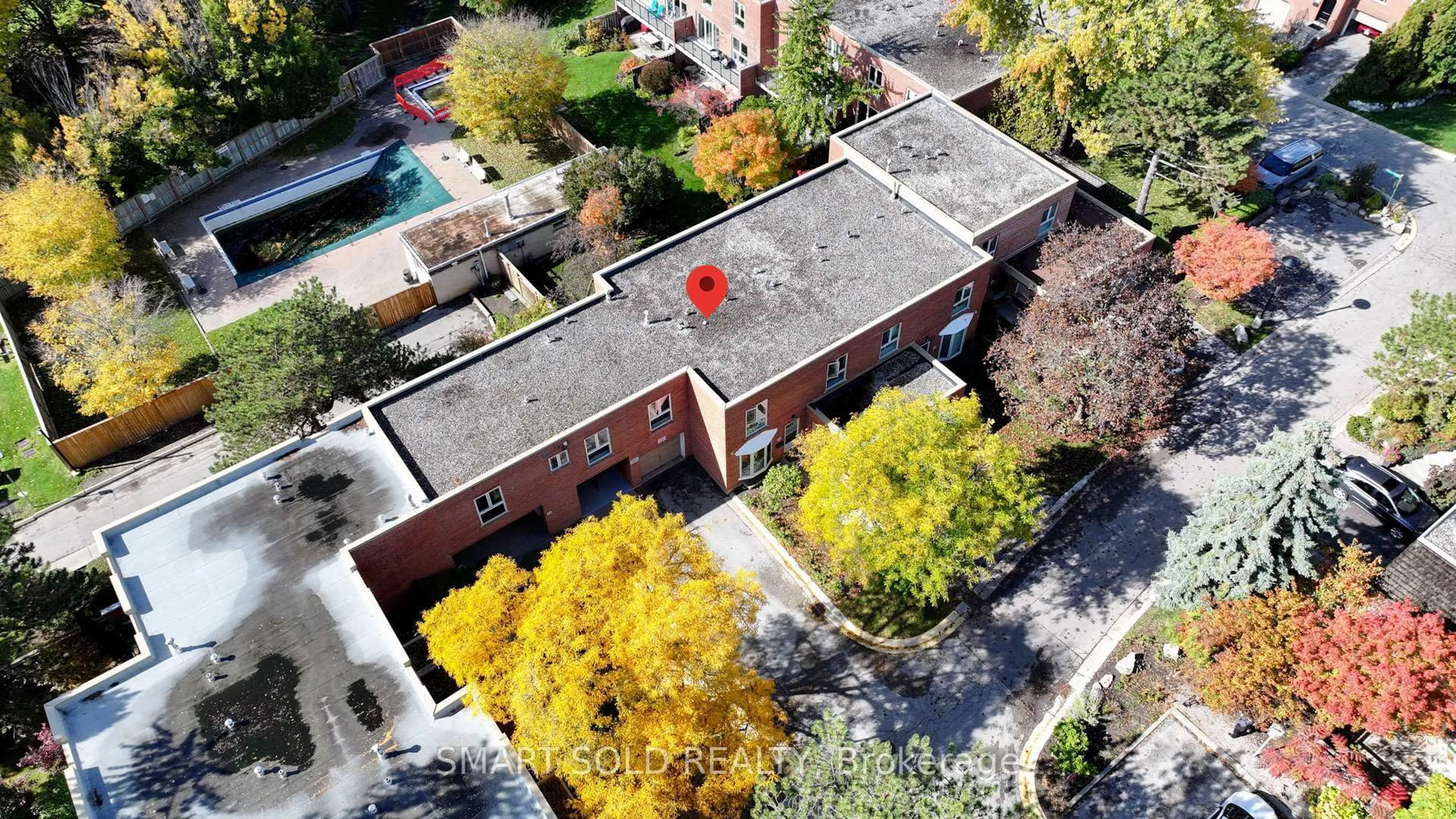 A pic from outside/outdoor area/front of a property/back of a property/a pic from drone, unknown for 26 Anvil Mill Way, Toronto Ontario M2L 1R1