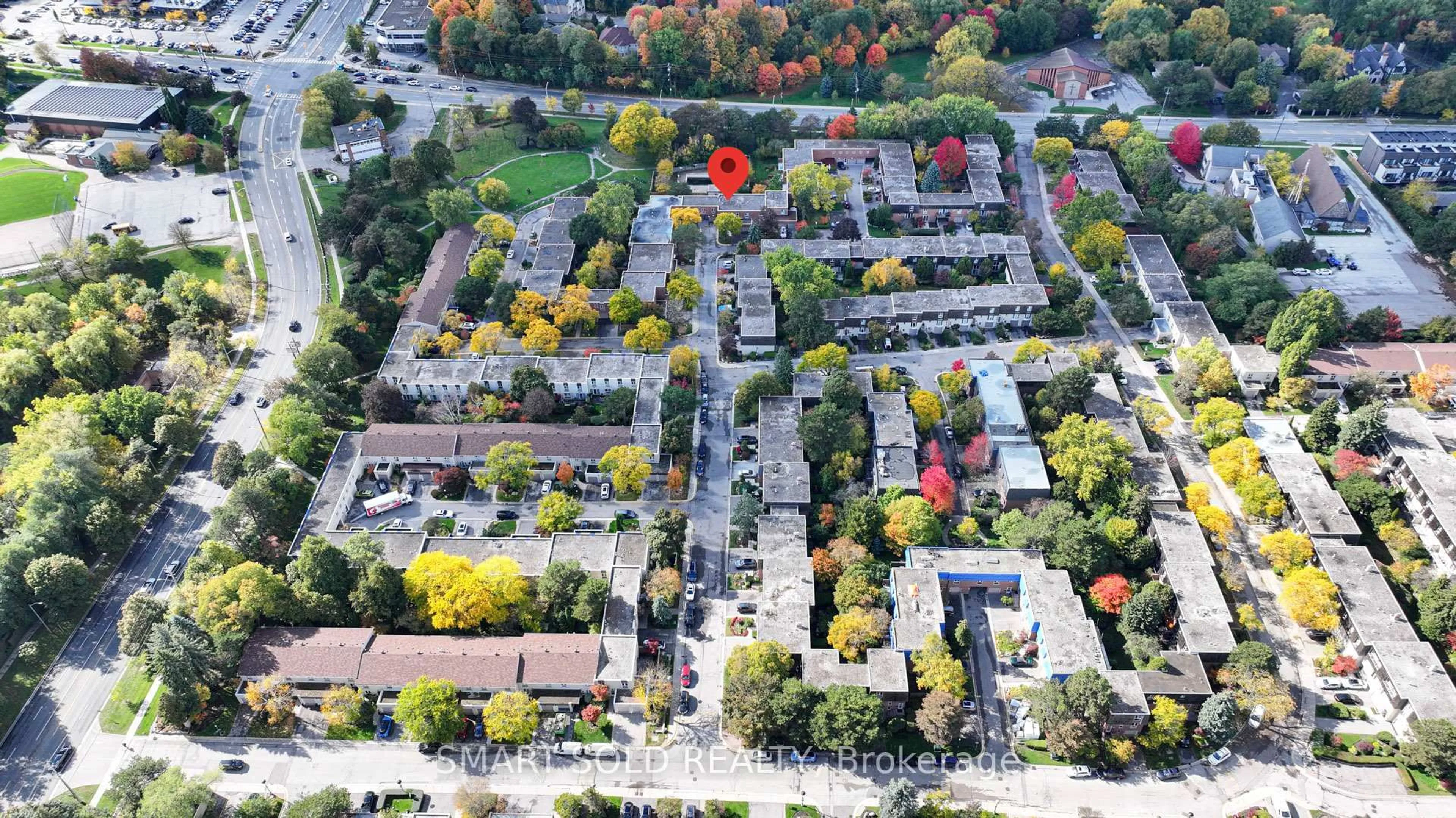 A pic from outside/outdoor area/front of a property/back of a property/a pic from drone, street for 26 Anvil Mill Way, Toronto Ontario M2L 1R1