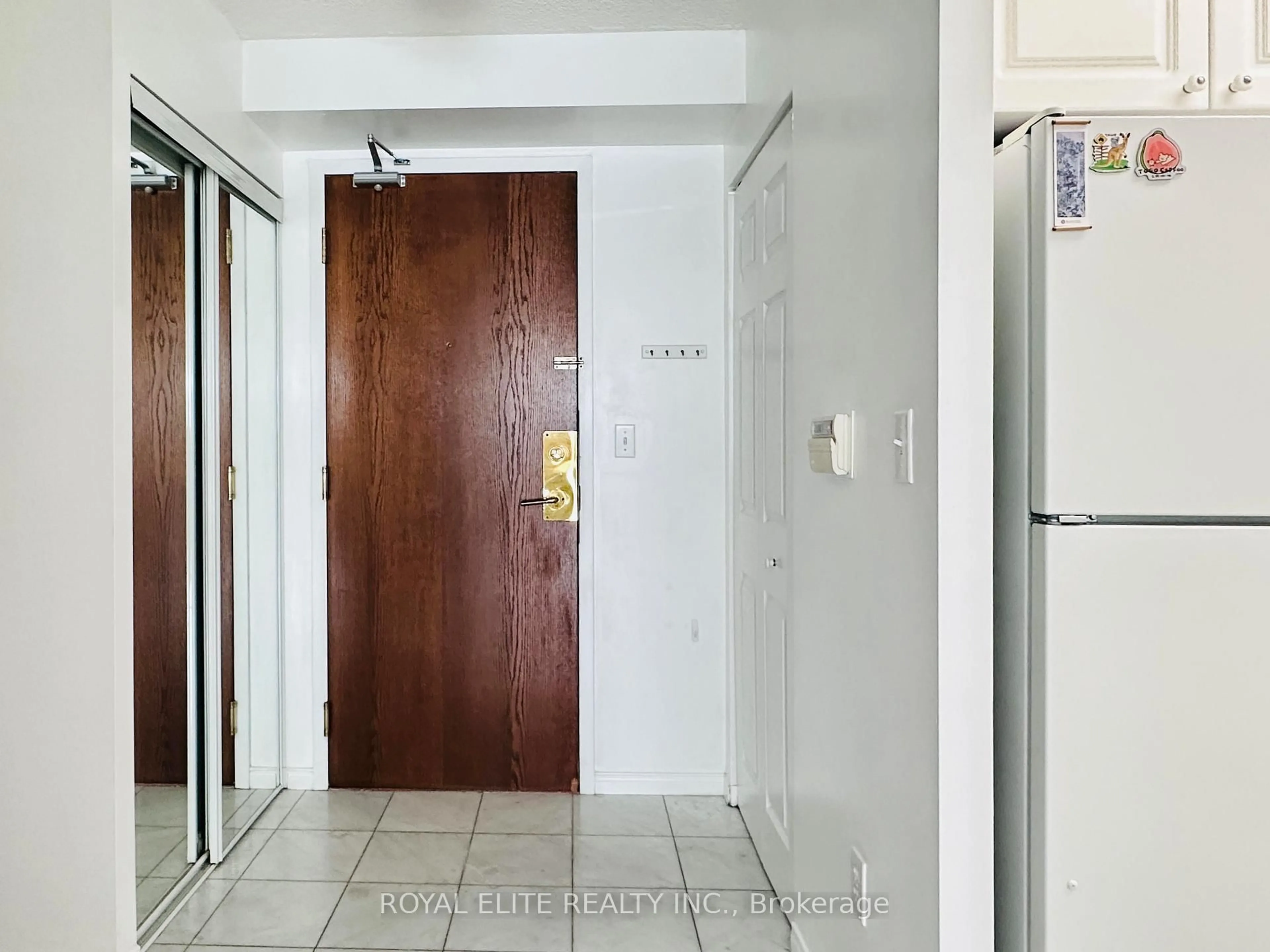 Indoor foyer for 1 Pemberton Ave #2001, Toronto Ontario M2M 4L9