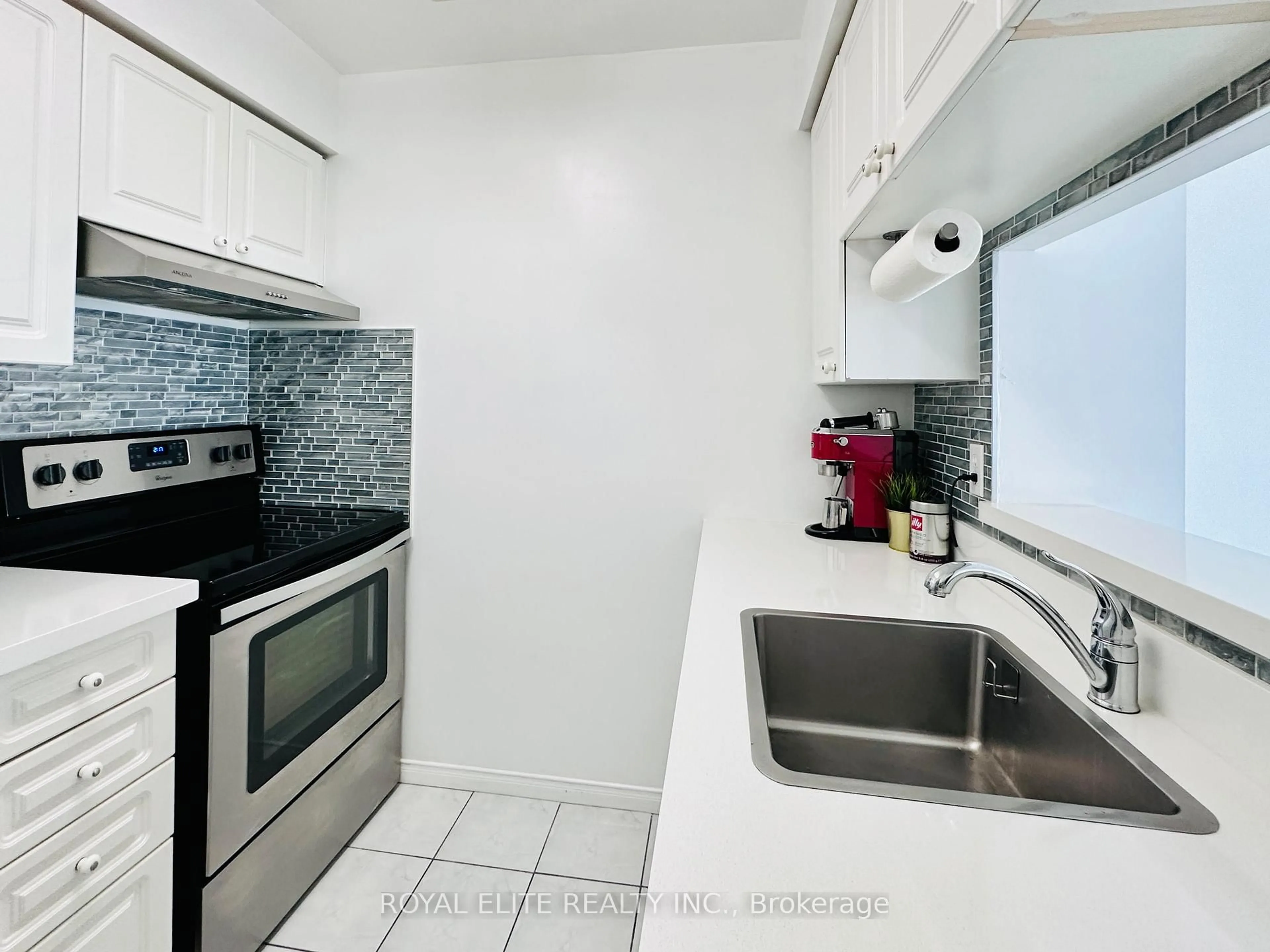 Standard kitchen, ceramic/tile floor for 1 Pemberton Ave #2001, Toronto Ontario M2M 4L9