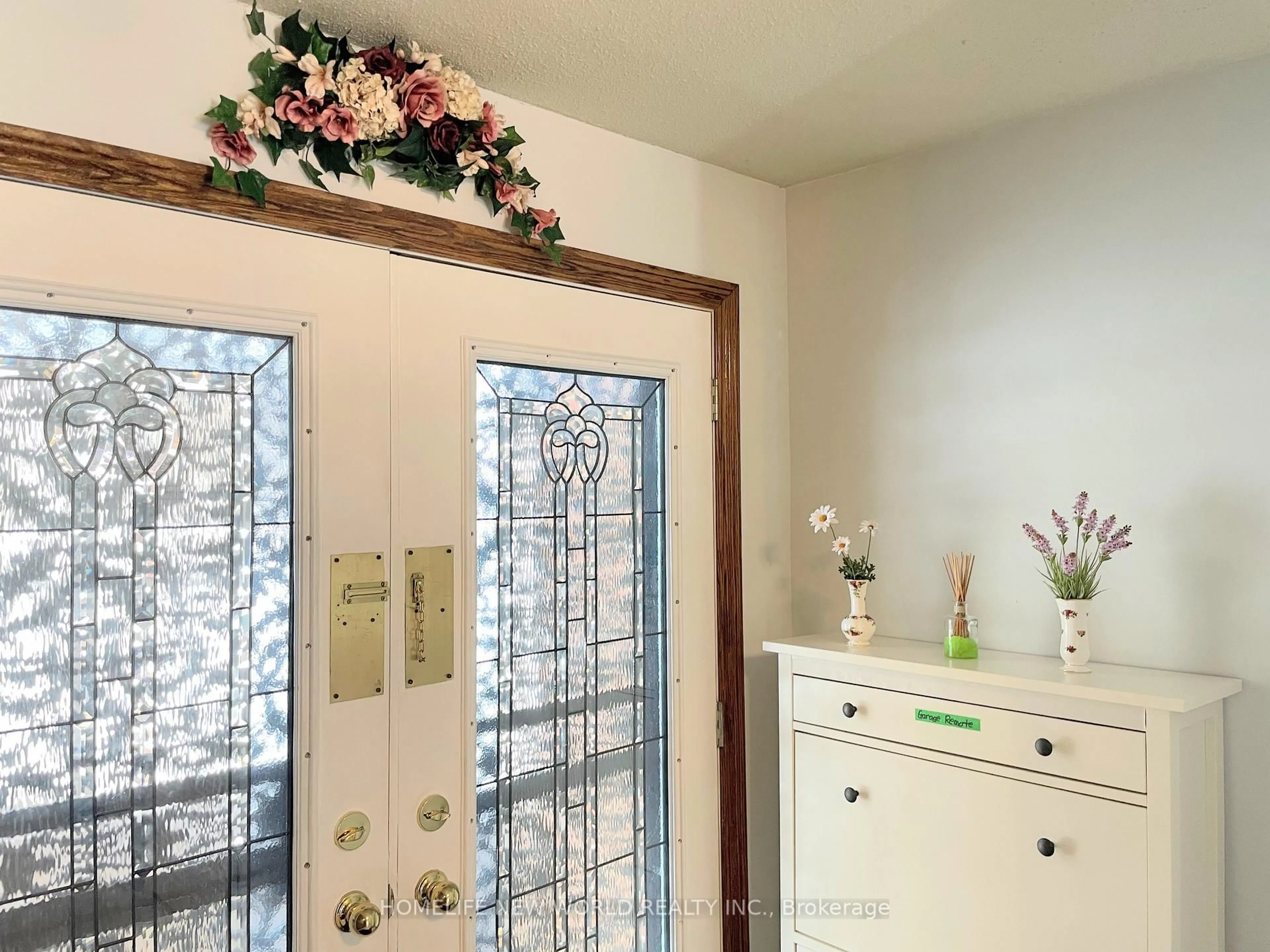 Indoor entryway for 58 Marathon Cres, Toronto Ontario M2R 2L7