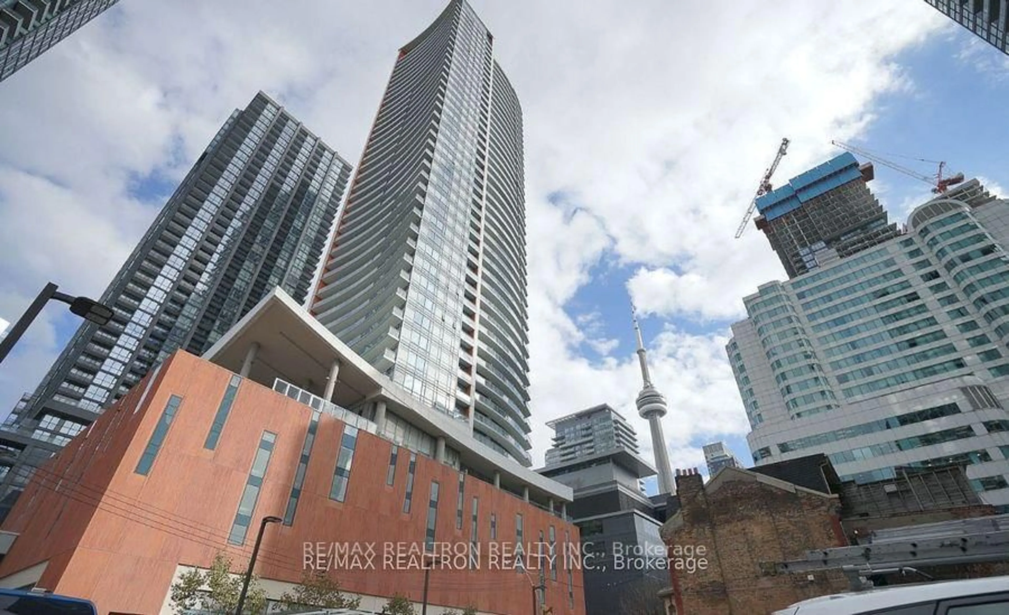 Blurry image for 21 Widmer St #3712, Toronto Ontario M5V 0B8