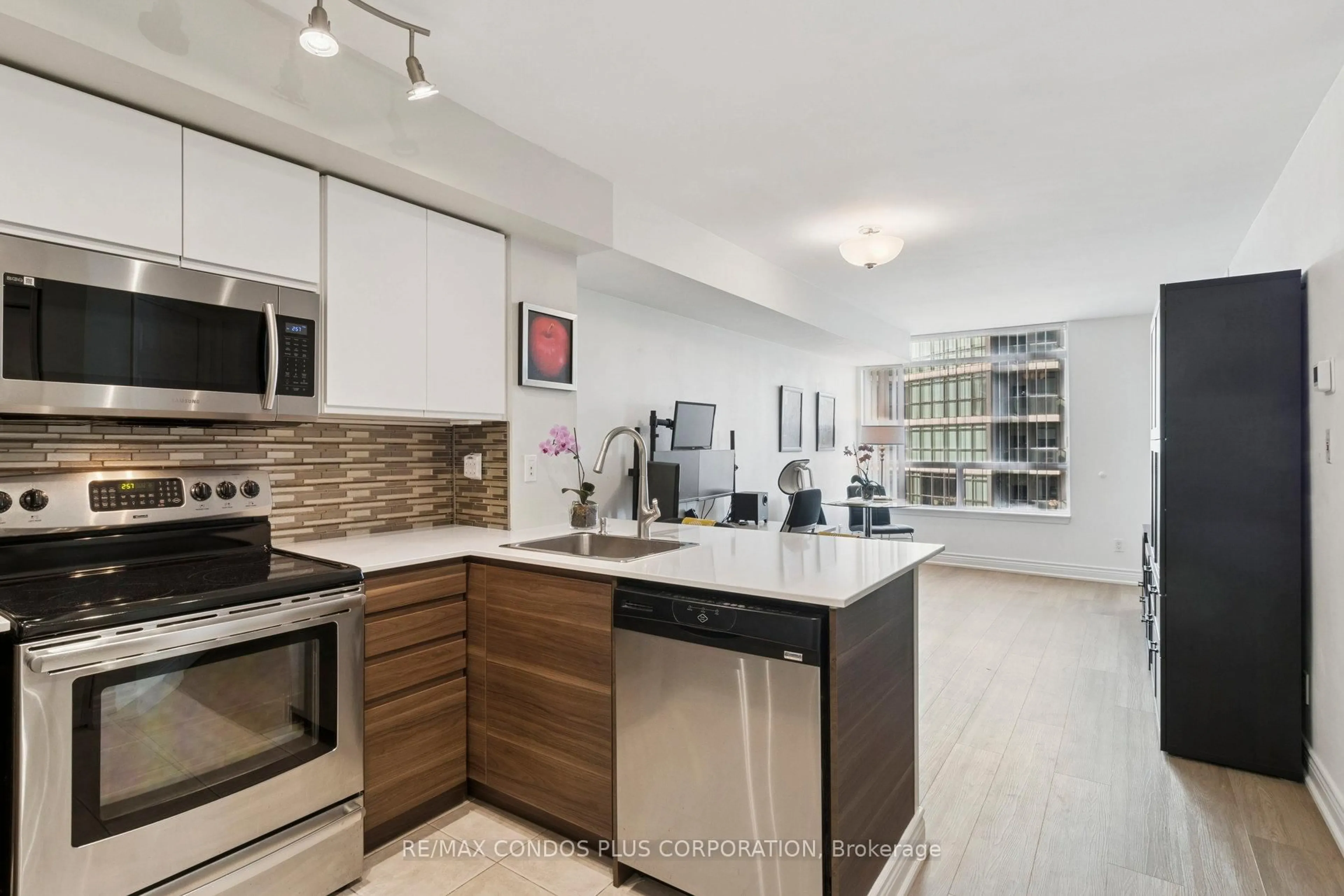 Open concept kitchen, unknown for 30 Harrison Garden Blvd #708, Toronto Ontario M2N 7A9