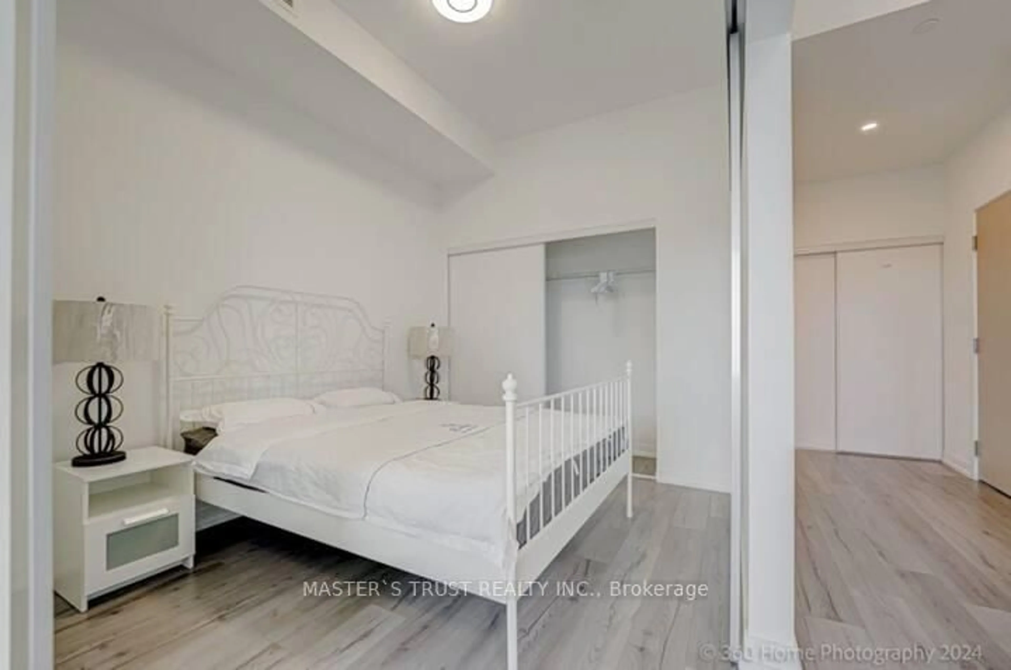 Bedroom with bed, unknown for 395 Bloor St #4406, Toronto Ontario M4W 0B4