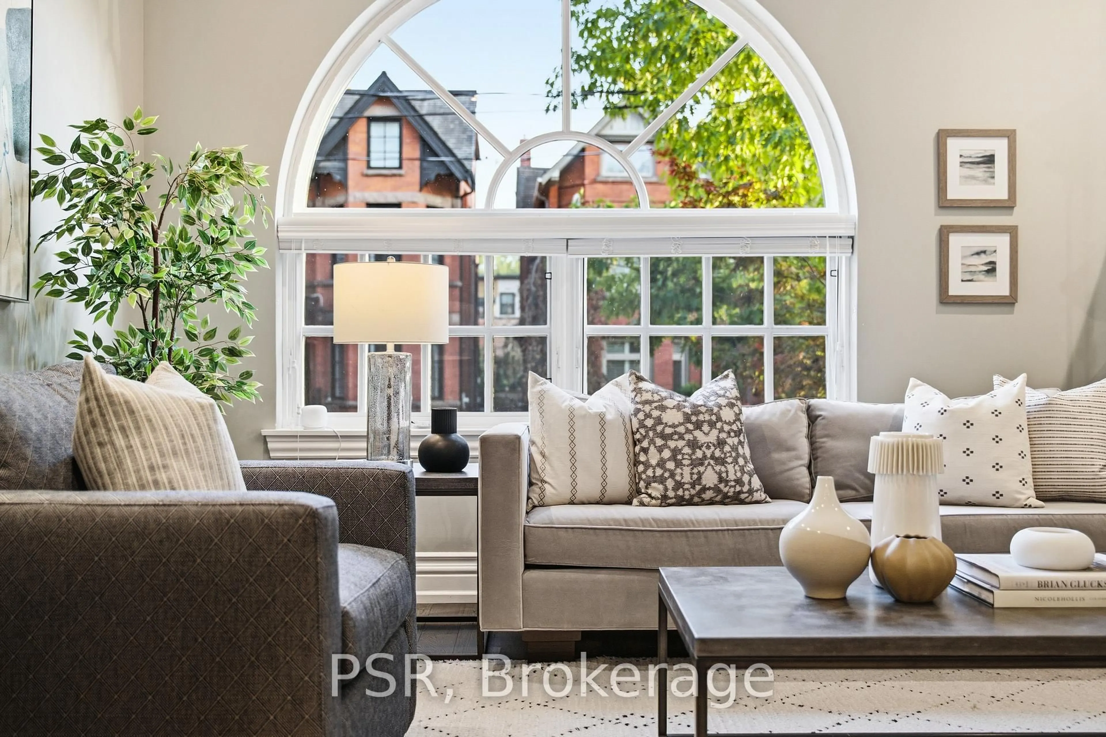 Living room with furniture, unknown for 46 Bernard Ave, Toronto Ontario M5R 1R2