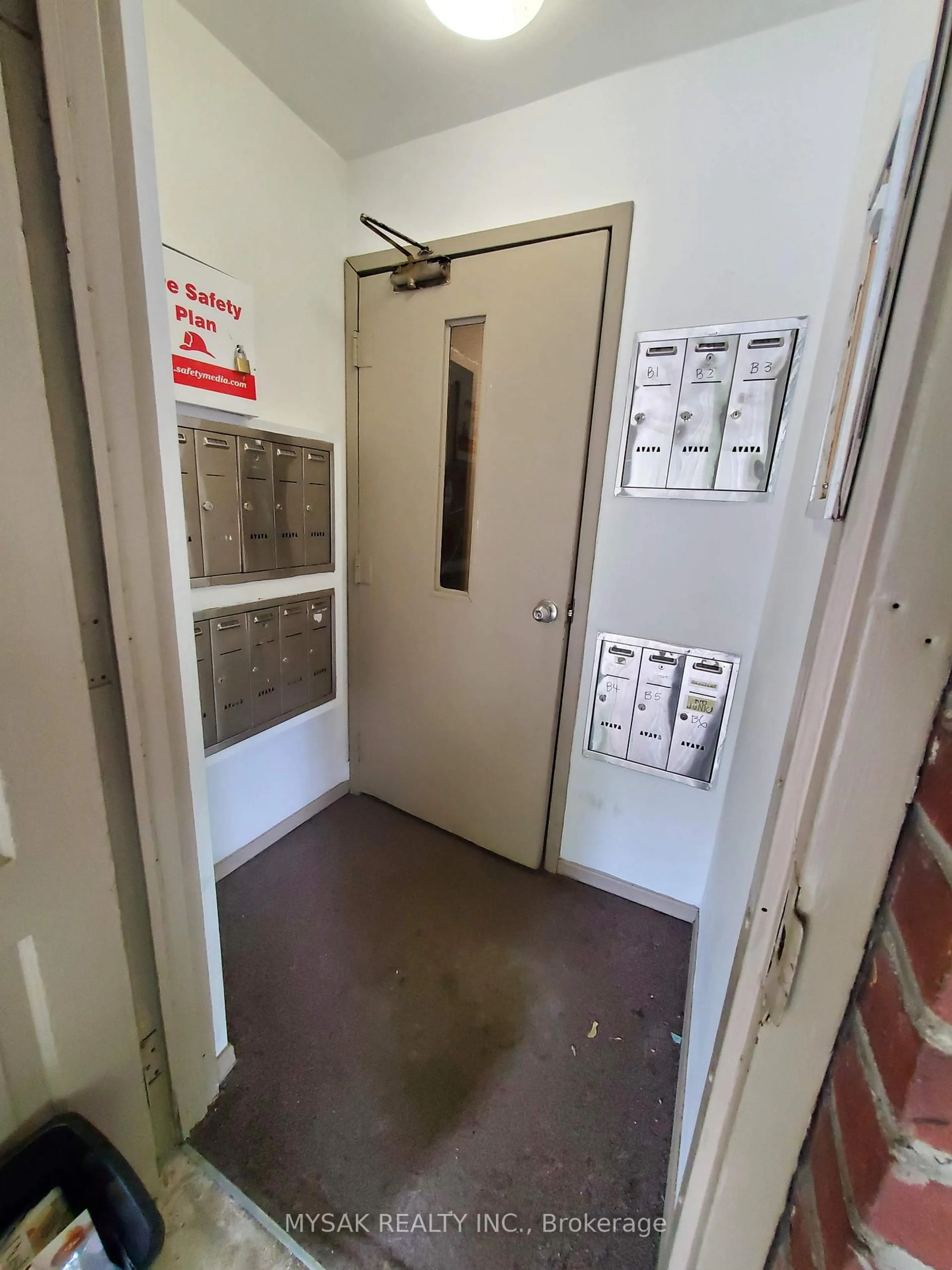 A pic of a room for 50-52 Dundonald St, Toronto Ontario M4Y 1K2