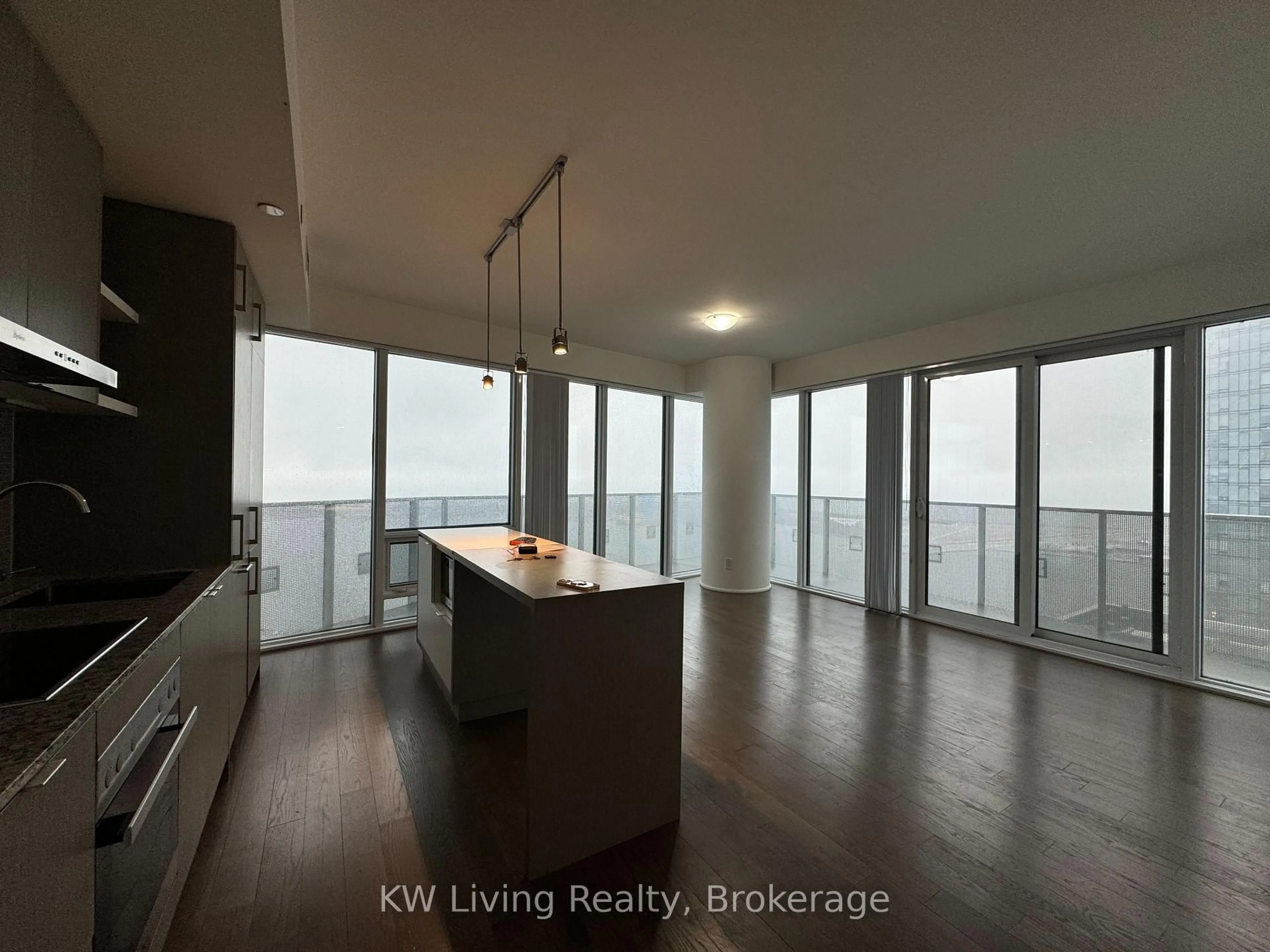 Unknown for 100 Harbour St #5810, Toronto Ontario M5J 0B5