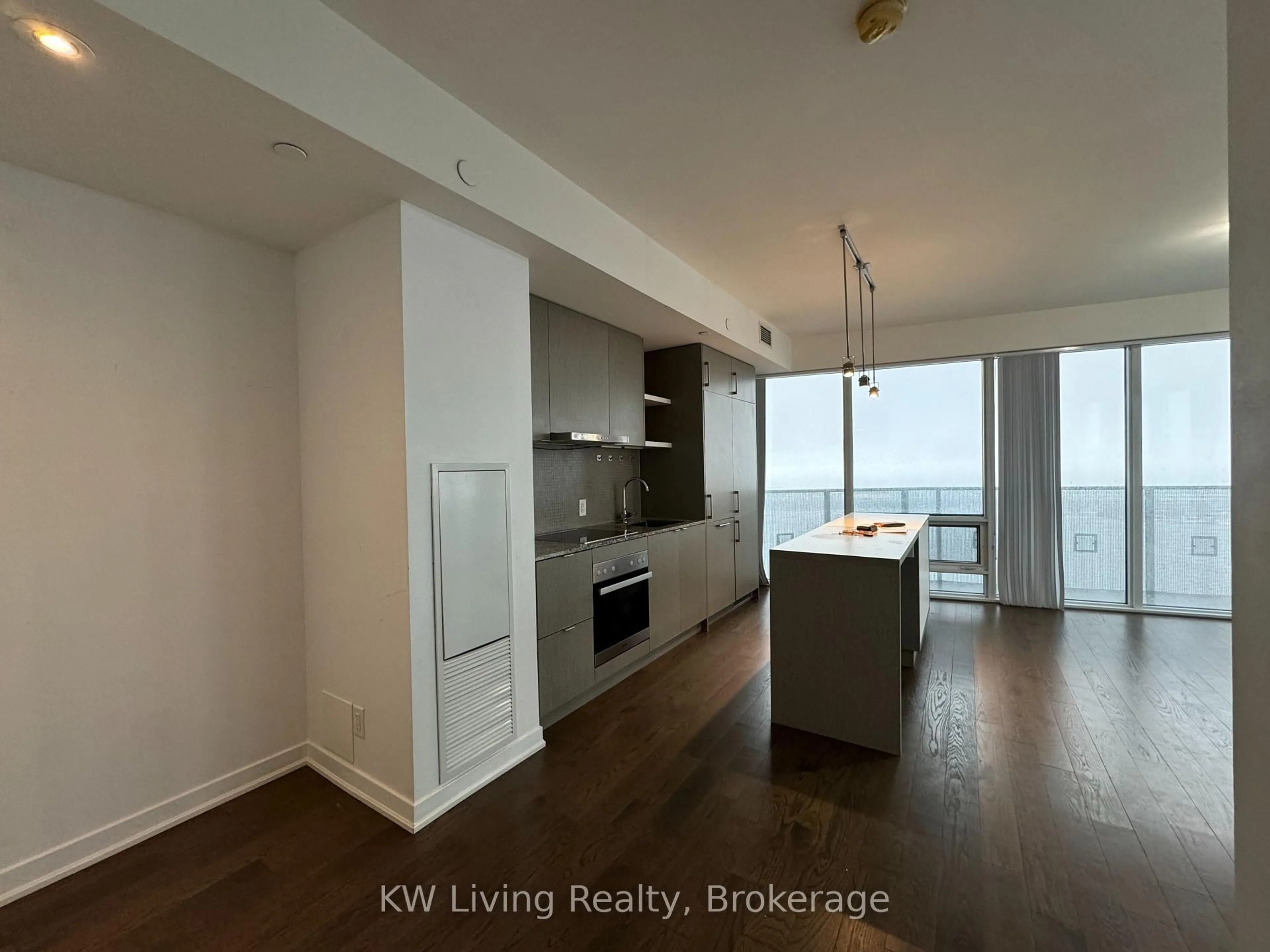 Open concept kitchen, wood/laminate floor for 100 Harbour St #5810, Toronto Ontario M5J 0B5