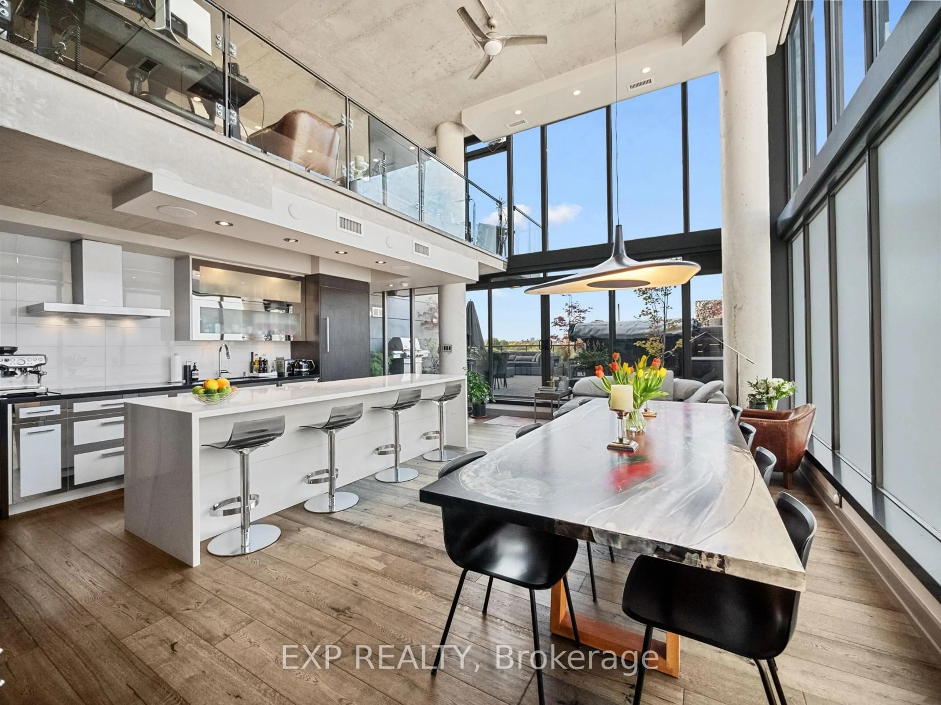Contemporary kitchen, unknown for 533 Richmond St #Ph1, Toronto Ontario M5V 1Y5