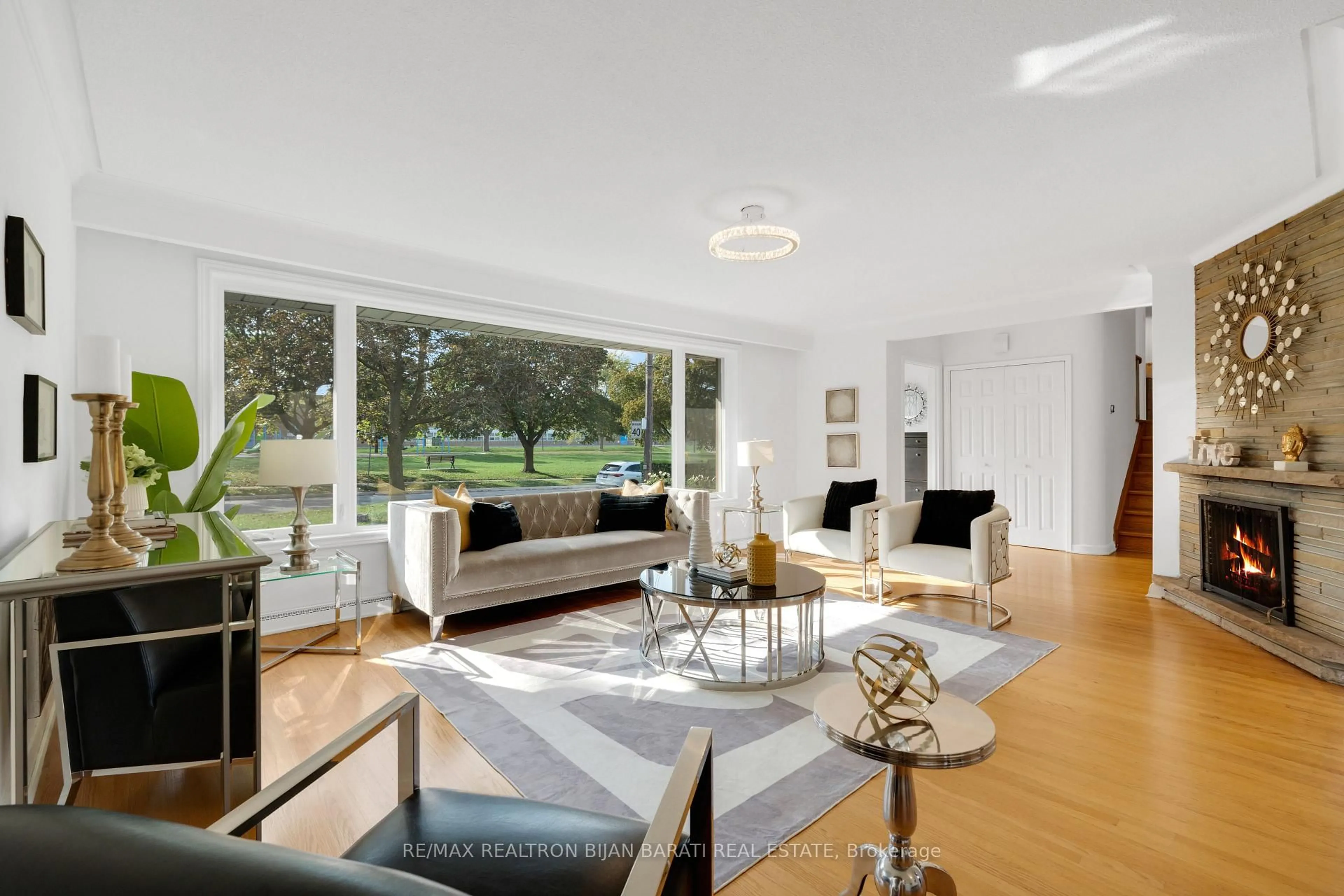 Living room with furniture, unknown for 38 Whittaker Cres, Toronto Ontario M2K 1K8