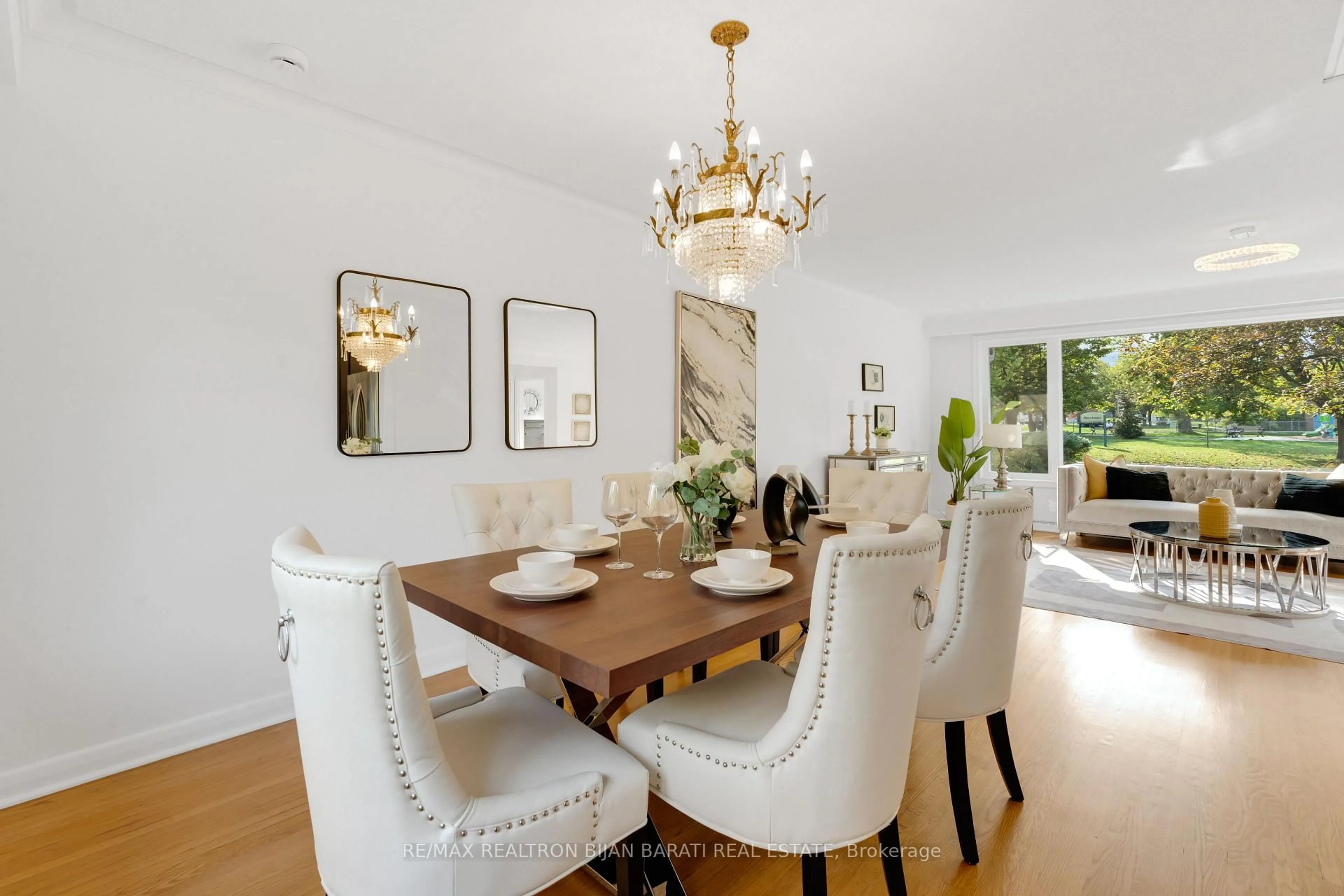 Dining room, wood/laminate floor for 38 Whittaker Cres, Toronto Ontario M2K 1K8