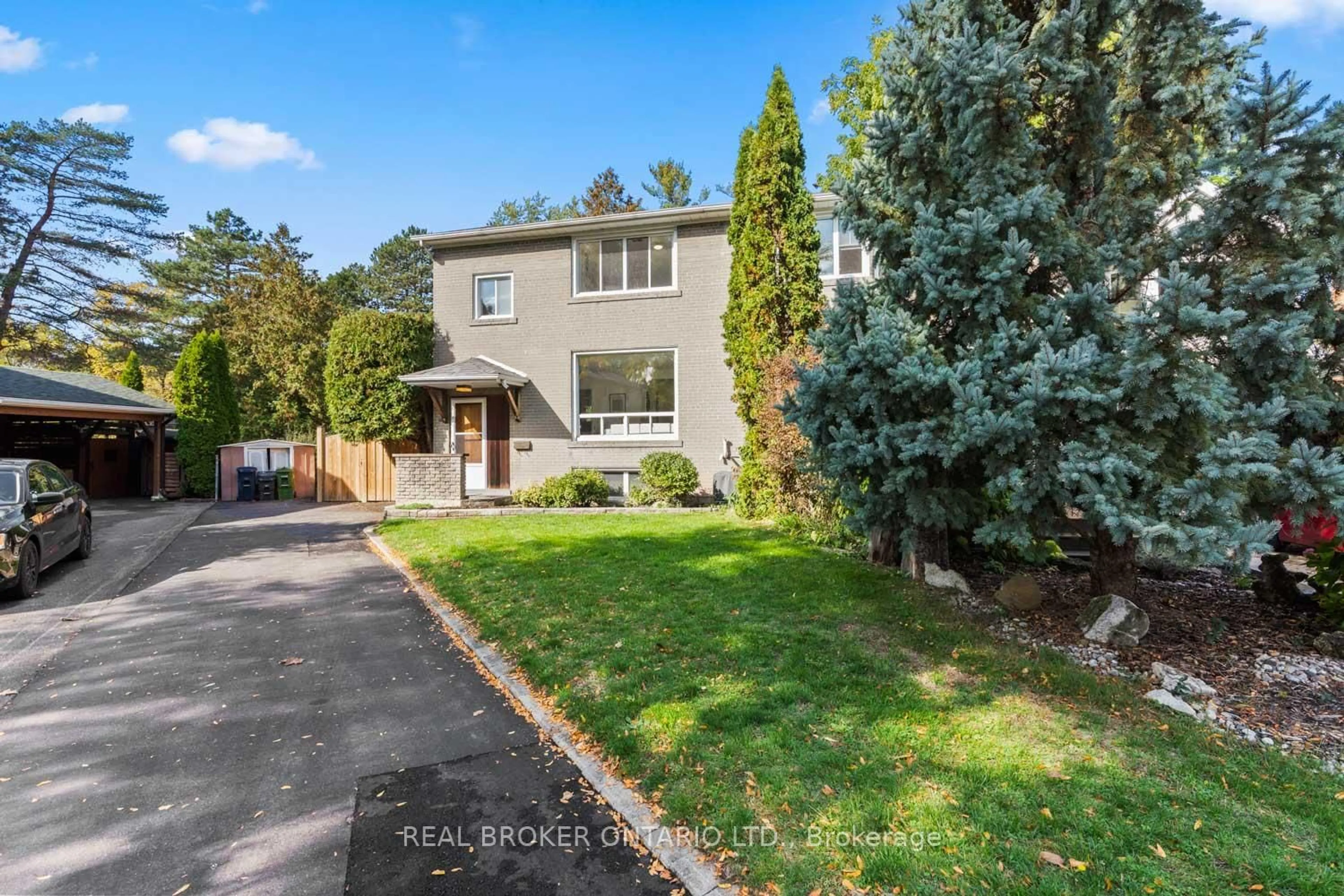 A pic from outside/outdoor area/front of a property/back of a property/a pic from drone, street for 29 Veery Pl, Toronto Ontario M3C 2C9