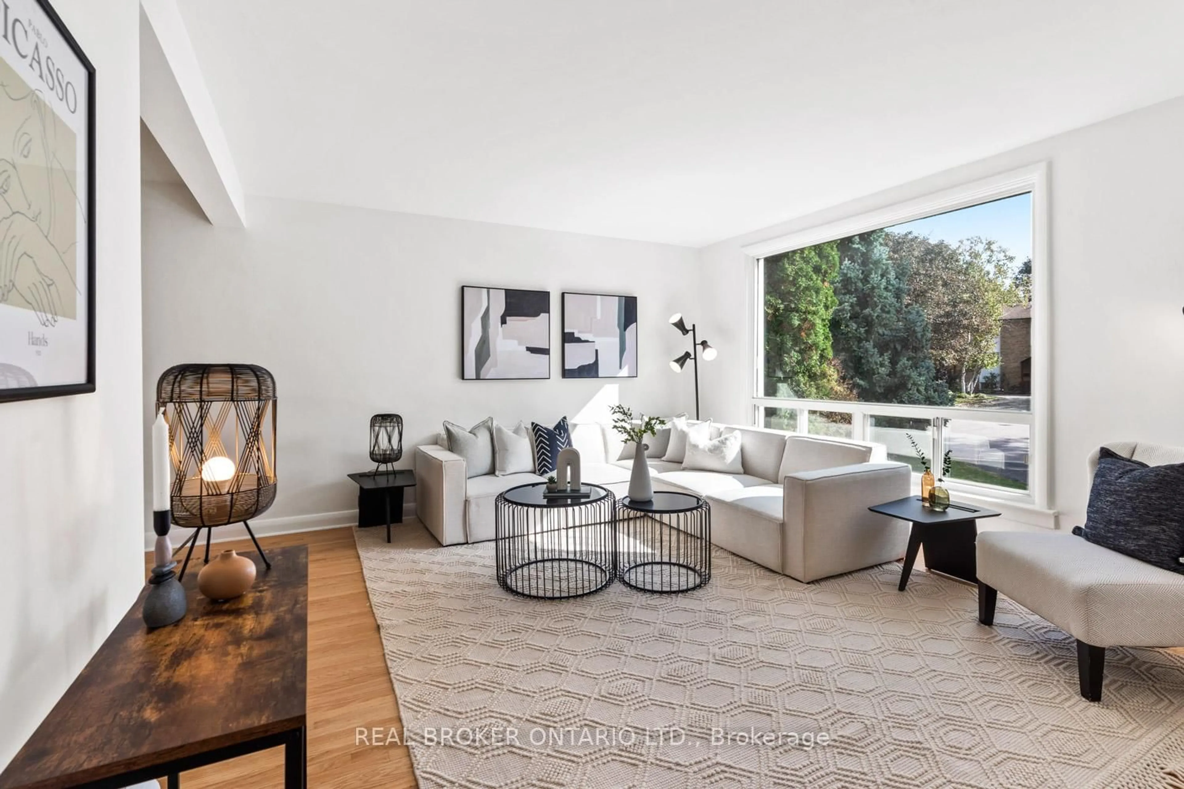 Living room with furniture, unknown for 29 Veery Pl, Toronto Ontario M3C 2C9