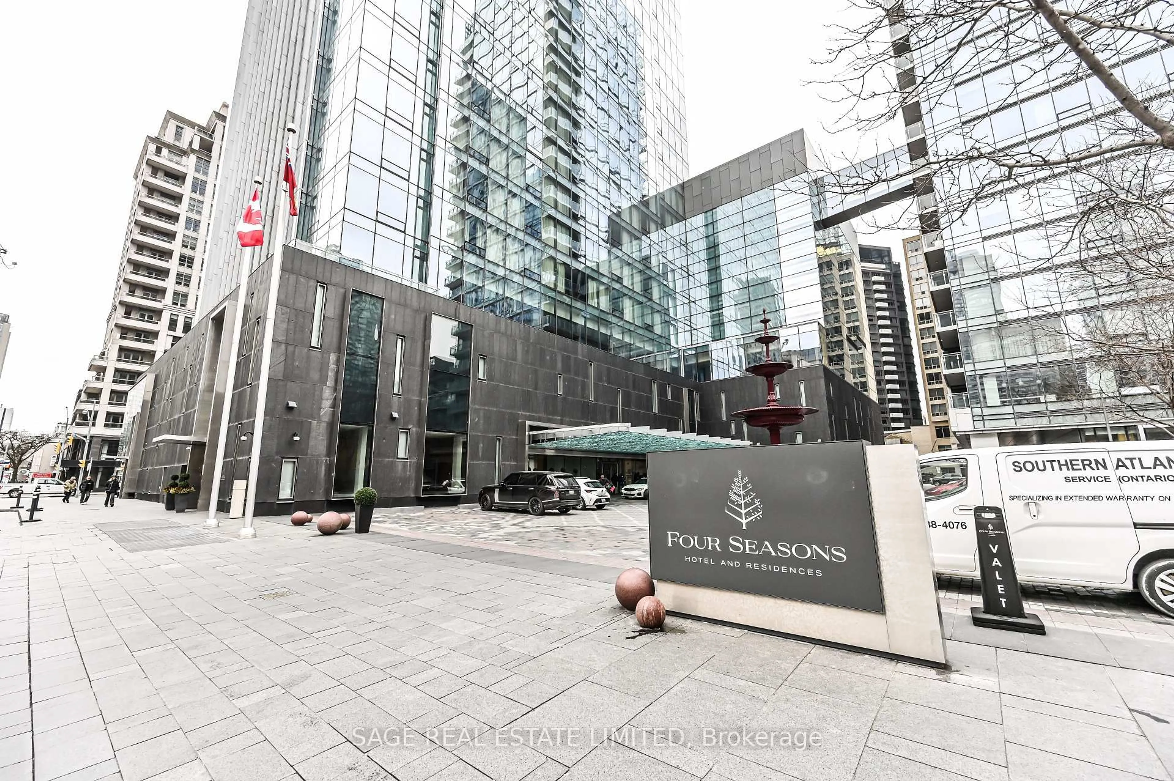 Indoor foyer for 50 Yorkville Ave #3103, Toronto Ontario M4W 0A4