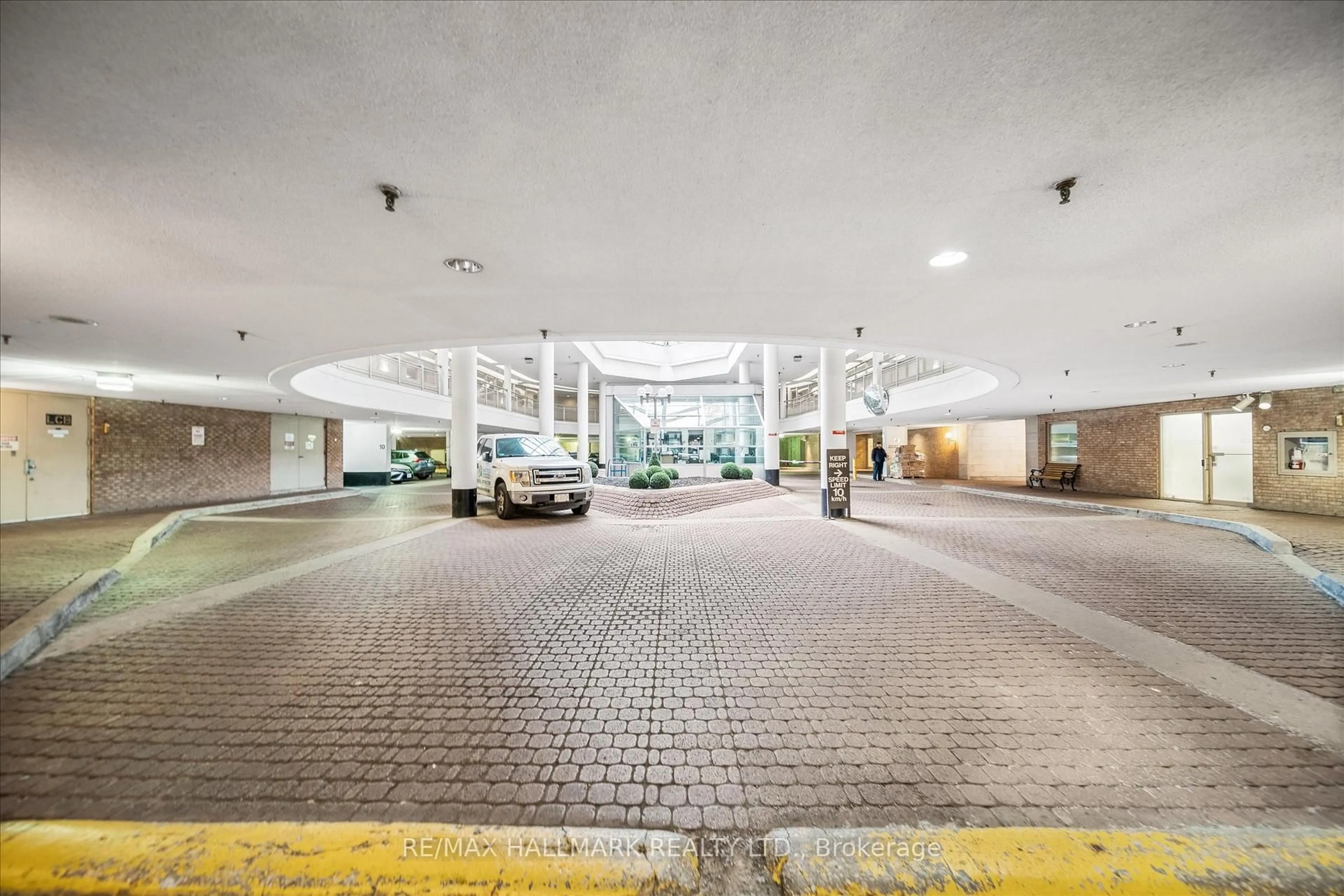 Lobby for 717 Bay St #703, Toronto Ontario M5G 2J9