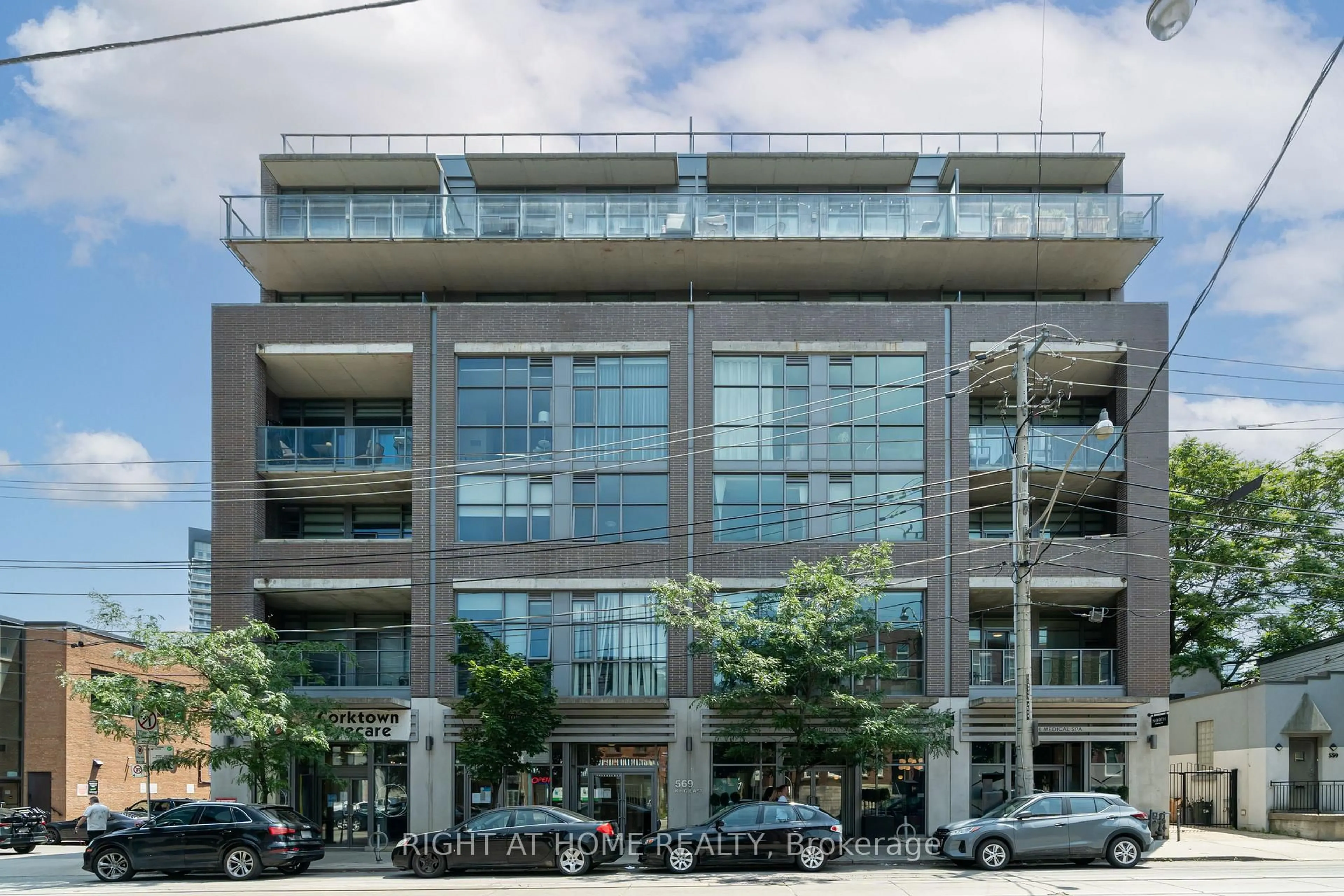 Indoor foyer for 569 King St #409, Toronto Ontario M5A 1M5