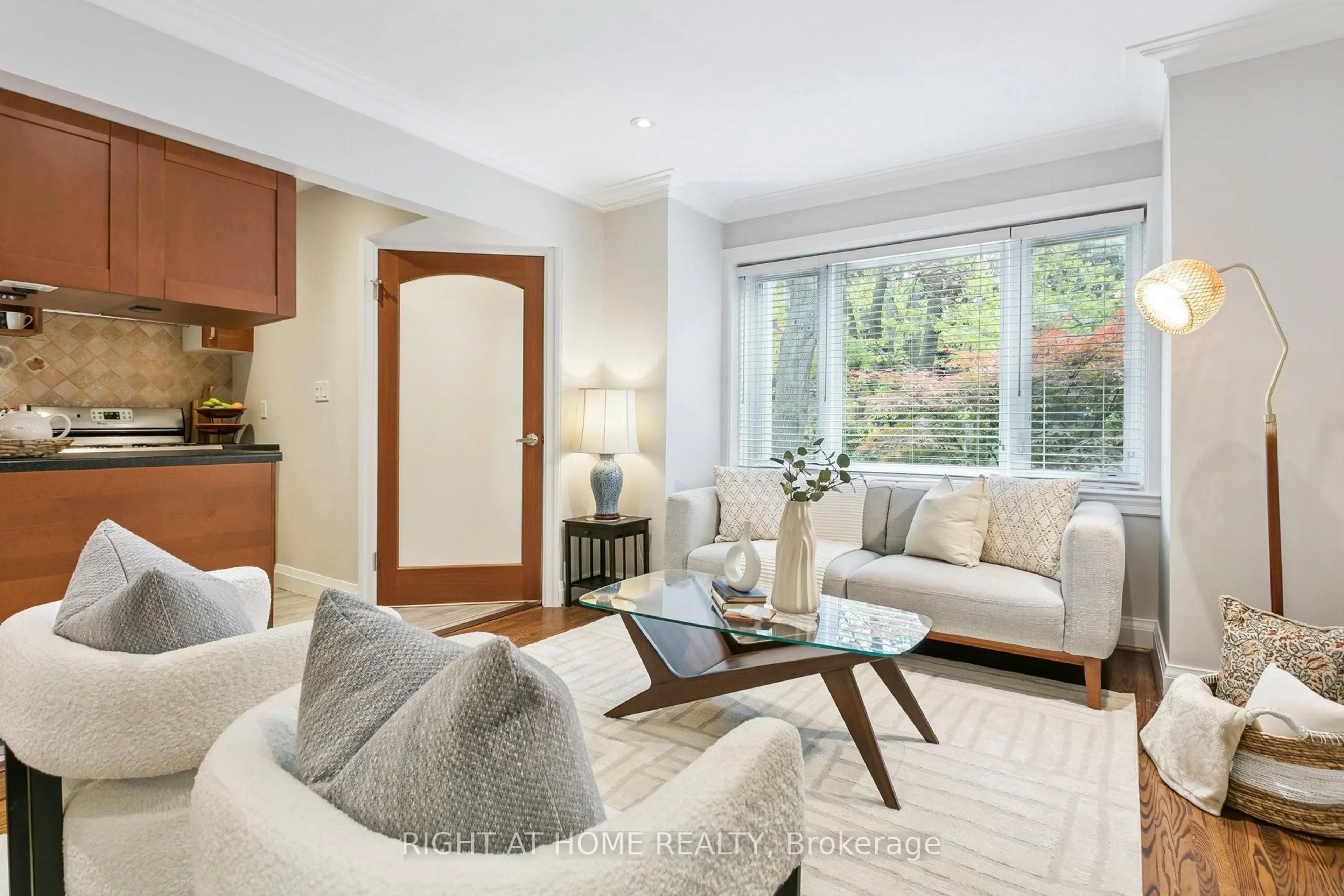 Living room with furniture, unknown for 3 Roseneath Gdns, Toronto Ontario M6C 3X5