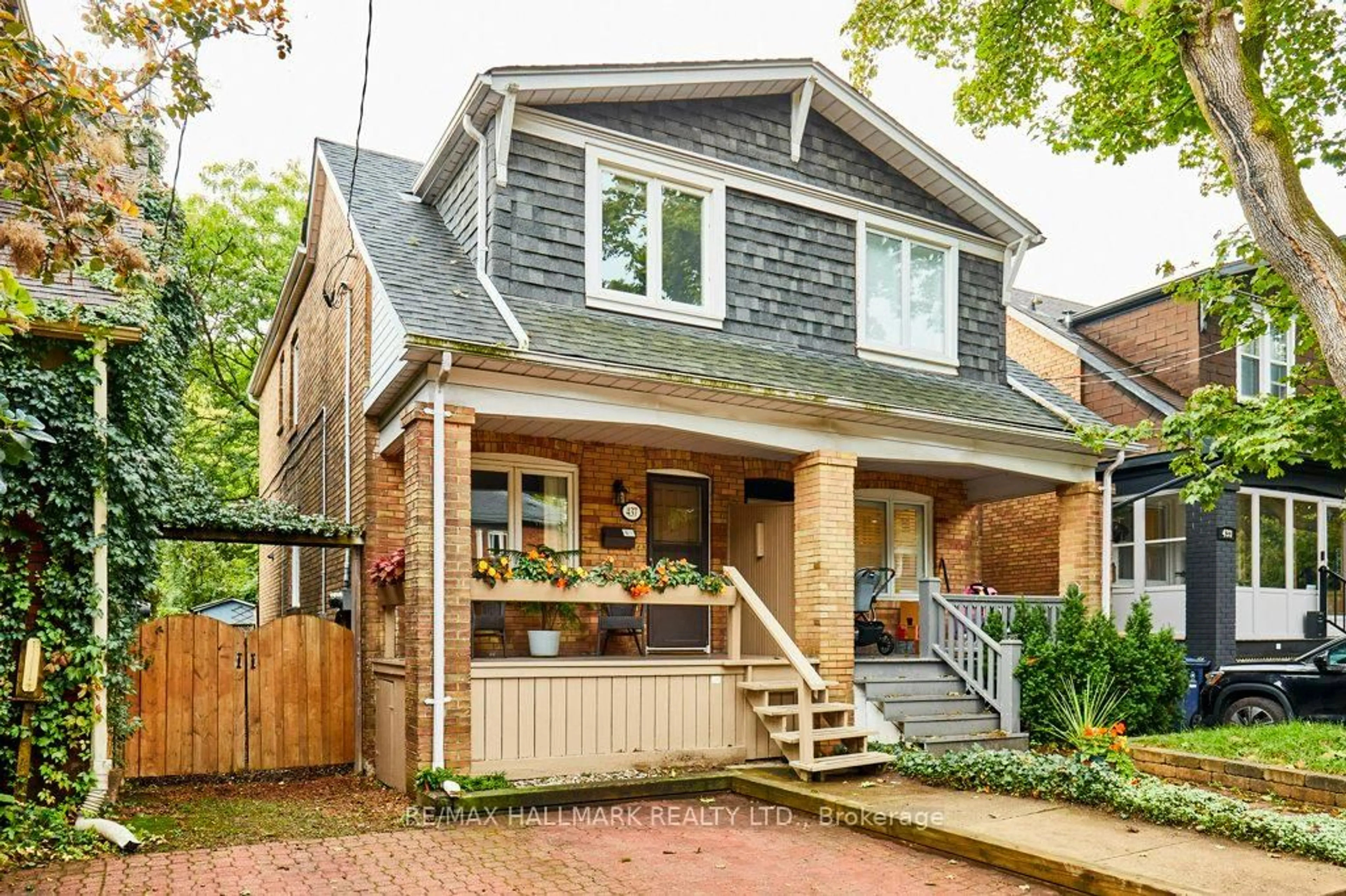 Home with brick exterior material, street for 437 Davisville Ave, Toronto Ontario M4S 1H7