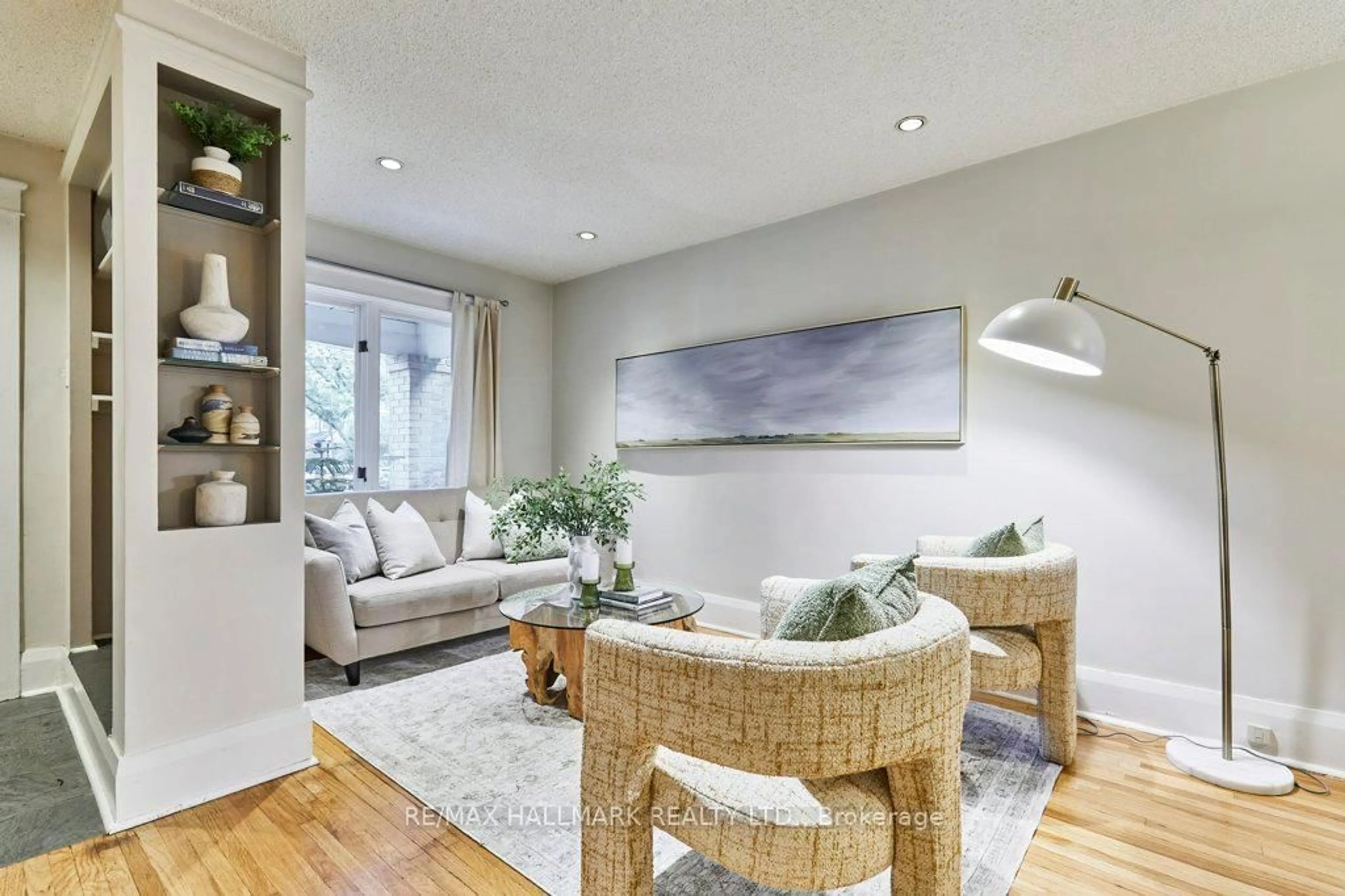Living room with furniture, wood/laminate floor for 437 Davisville Ave, Toronto Ontario M4S 1H7