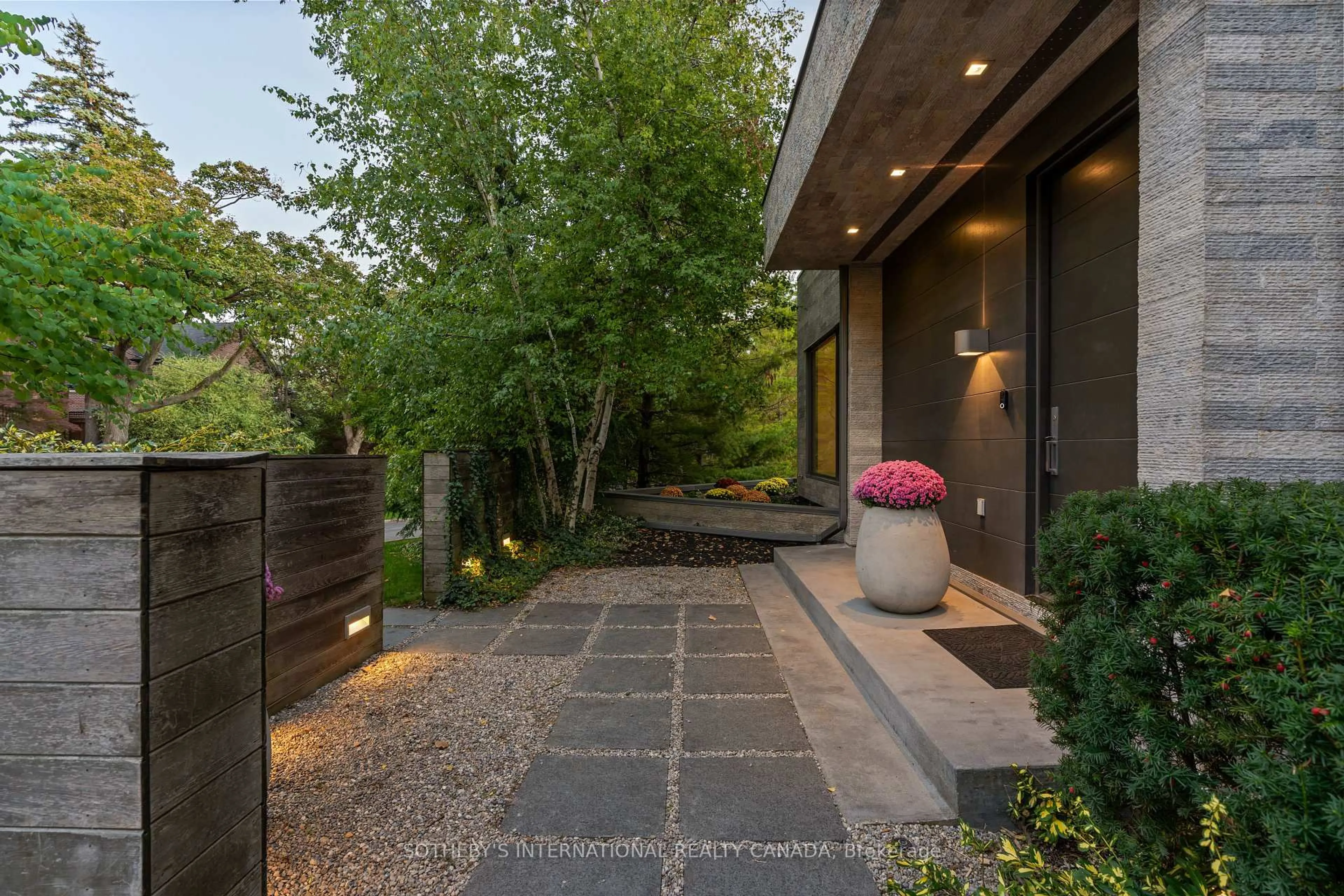 Patio, street for 2 Tarlton Rd, Toronto Ontario M5P 2M4