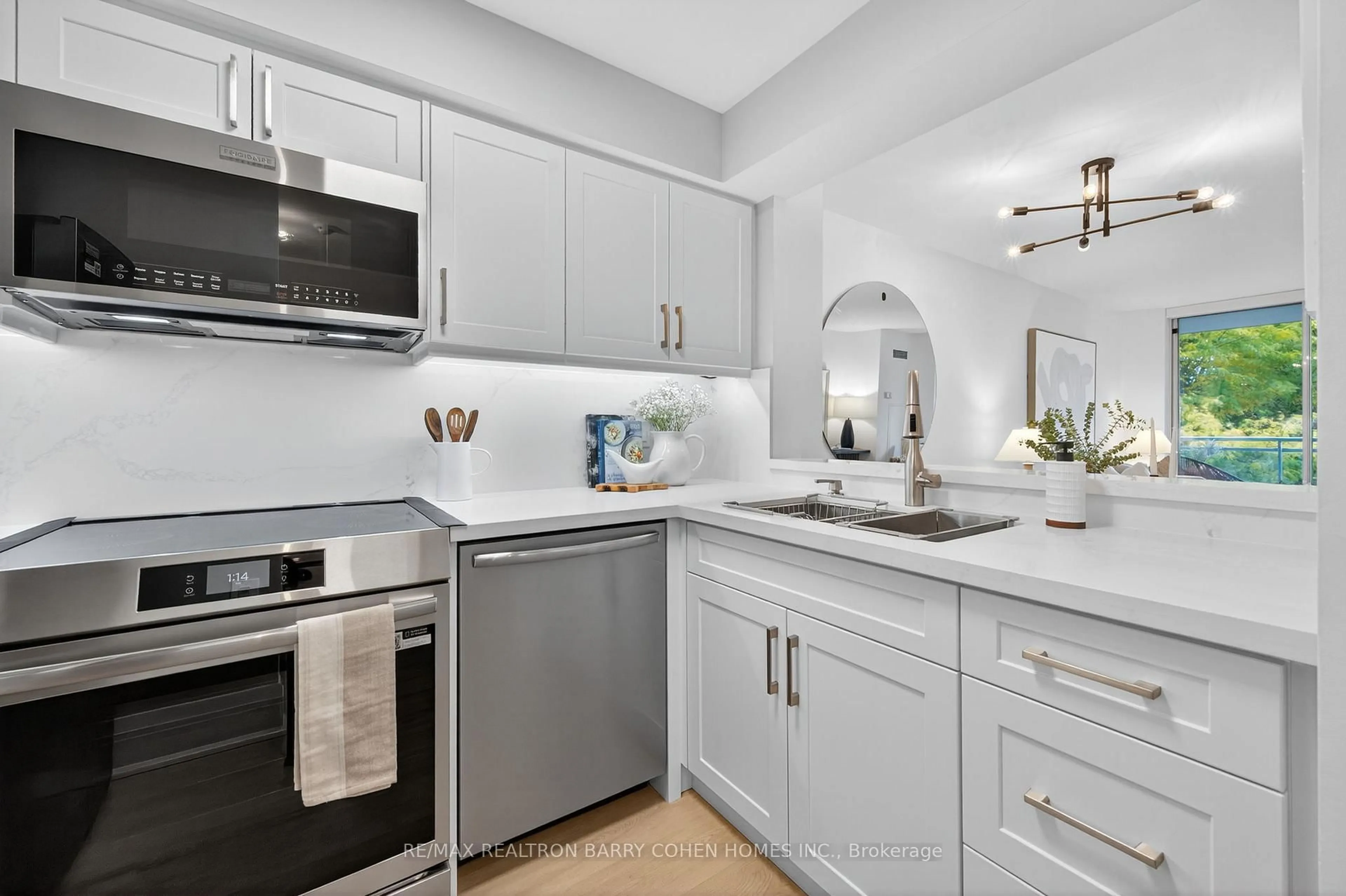 Unknown for 398 Eglinton Ave #503, Toronto Ontario M4P 3H8