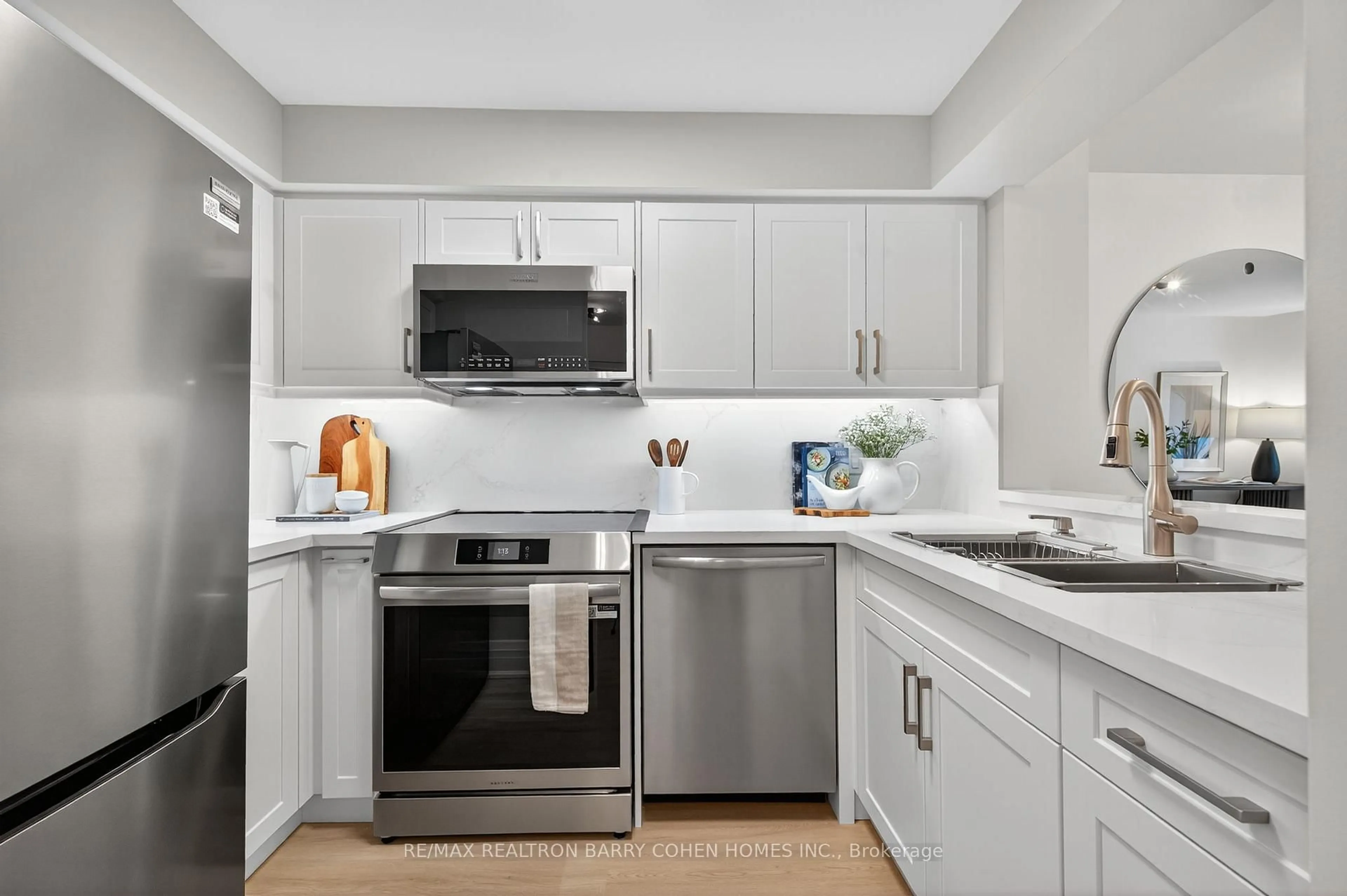 Standard kitchen, unknown for 398 Eglinton Ave #503, Toronto Ontario M4P 3H8