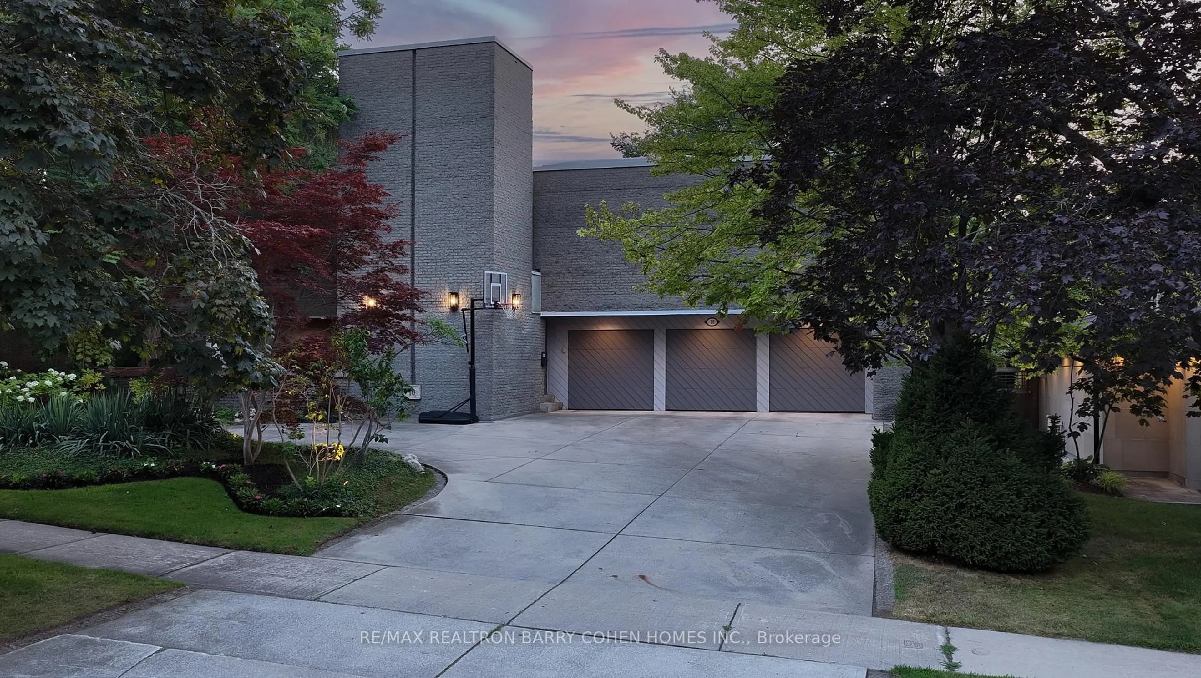 Unknown for 10 Penwood Cres, Toronto Ontario M3B 2B9