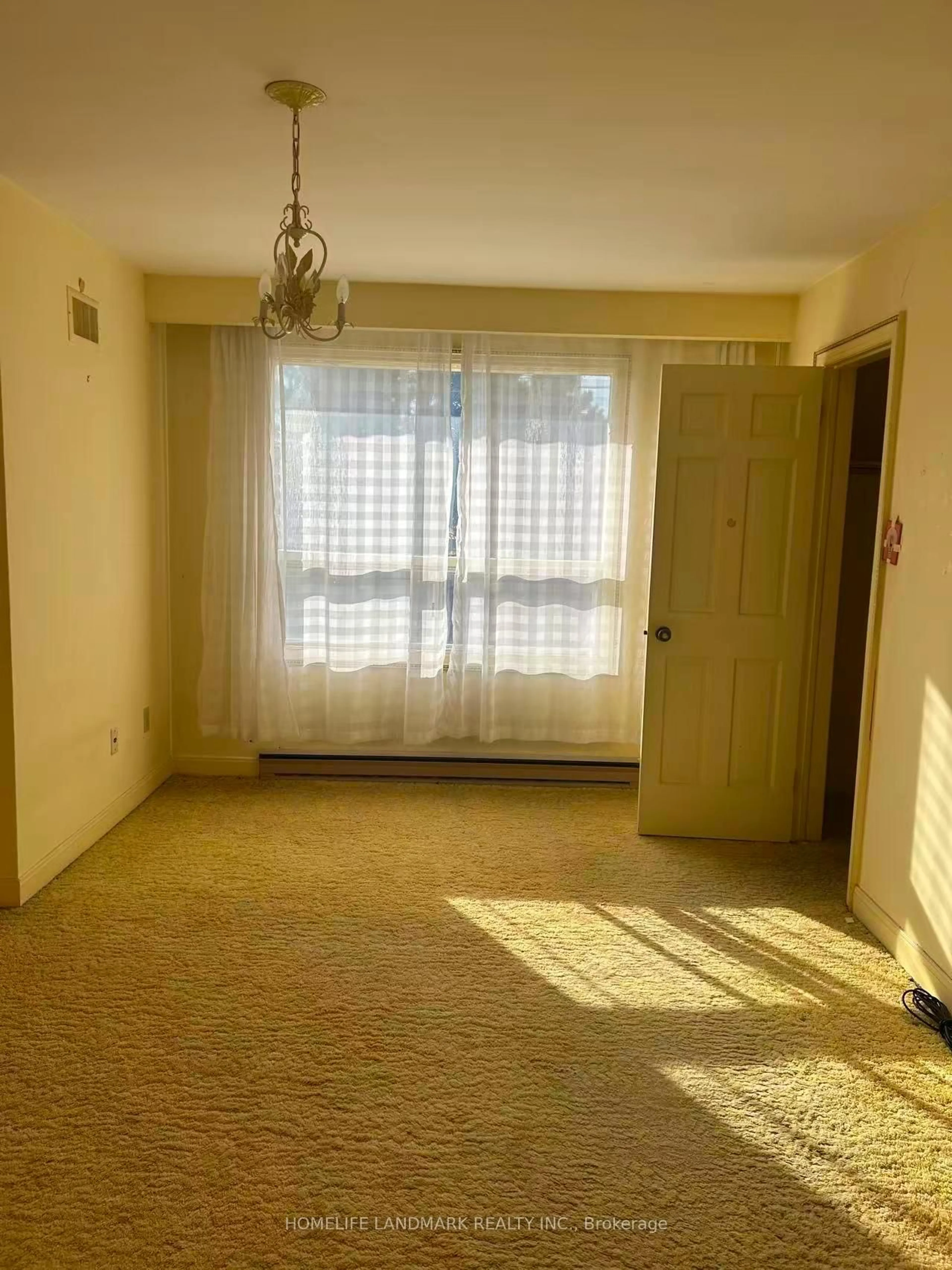 A pic of a room for 2 Royal Oak Dr, Toronto Ontario M3C 2M2