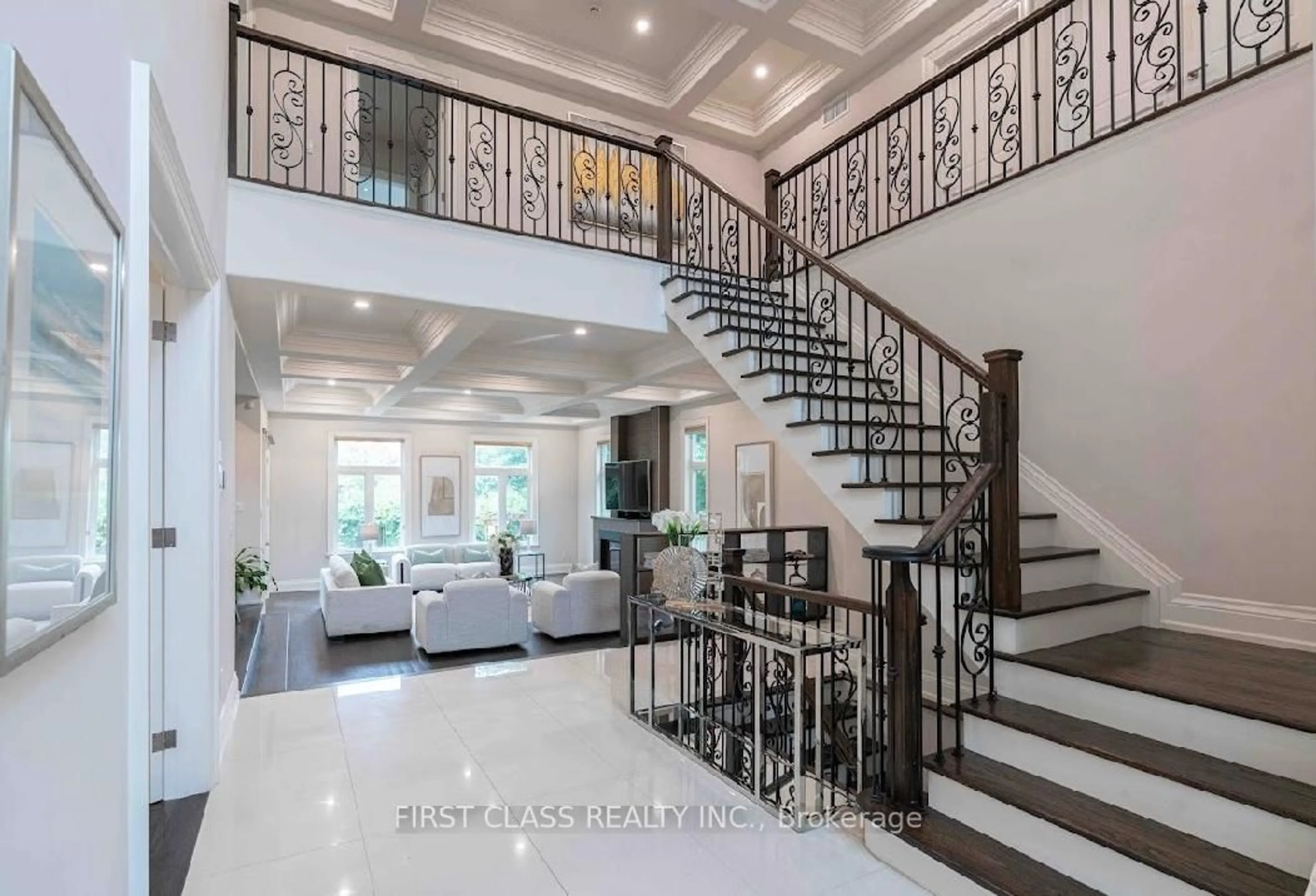 Indoor foyer for 25 Dresden Rd, Toronto Ontario M3H 1W8