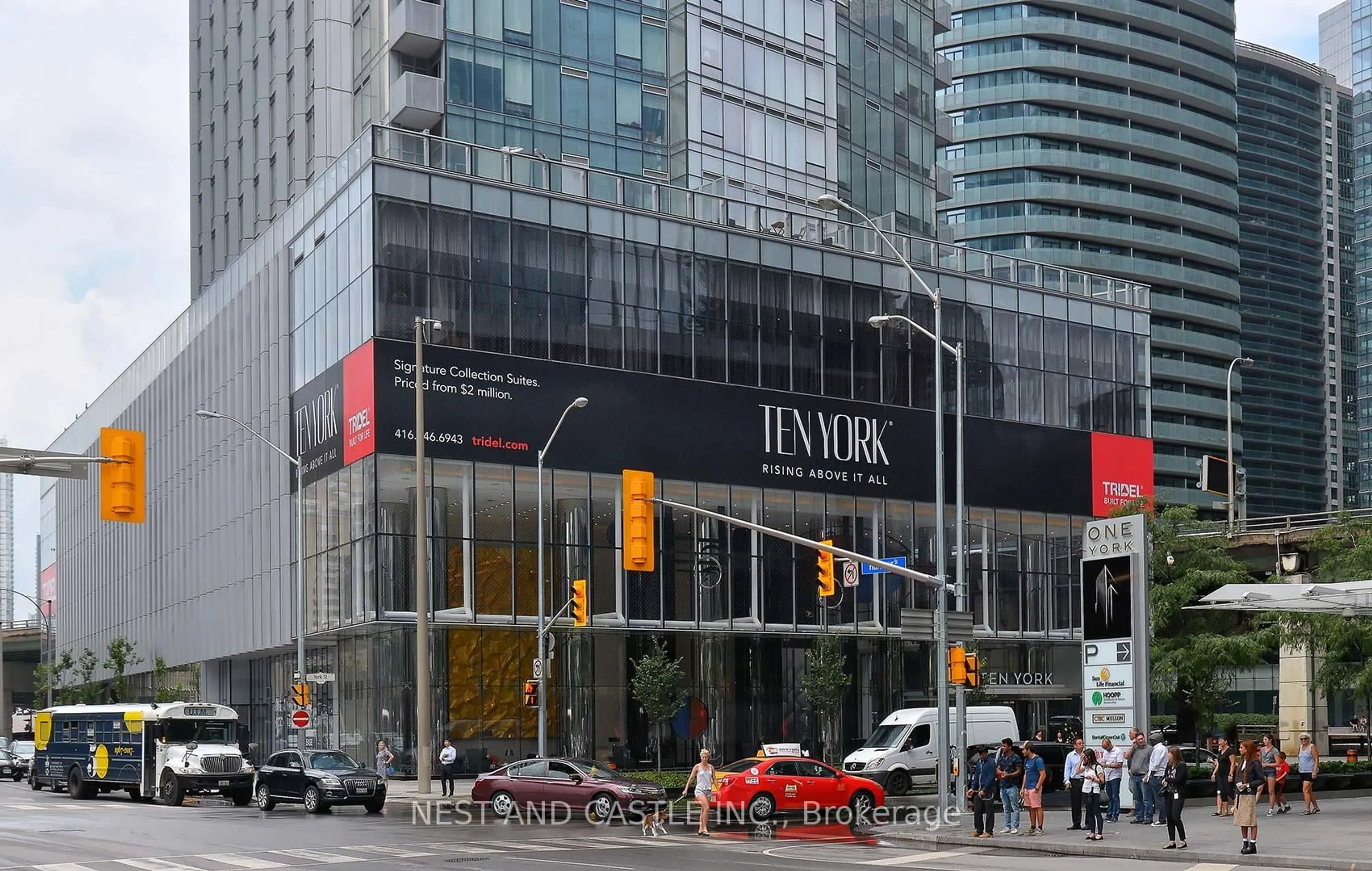 Indoor foyer for 10 York St #5807, Toronto Ontario M5J 0E1