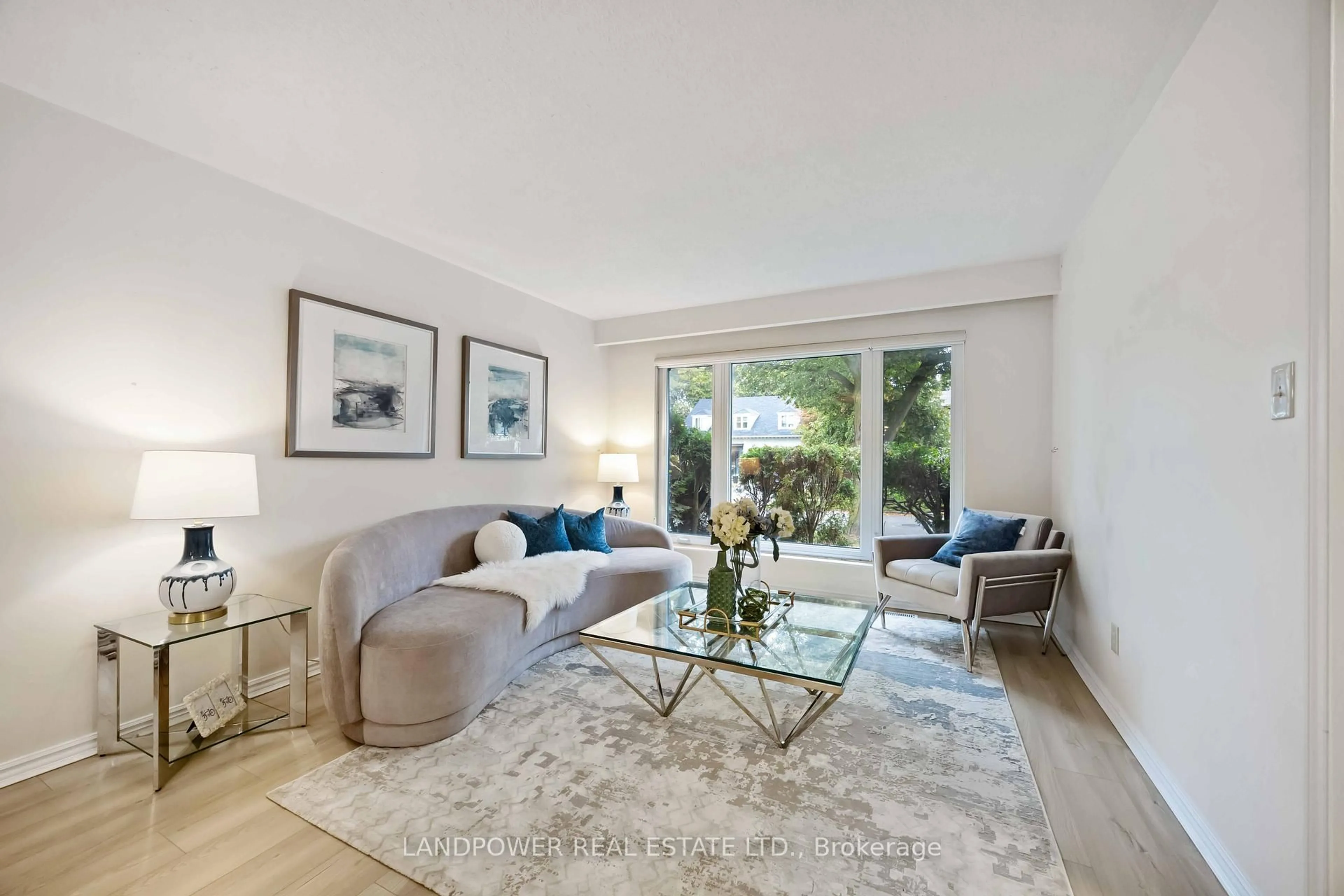Living room with furniture, unknown for 57 Cobblestone Dr, Toronto Ontario M2J 2X6