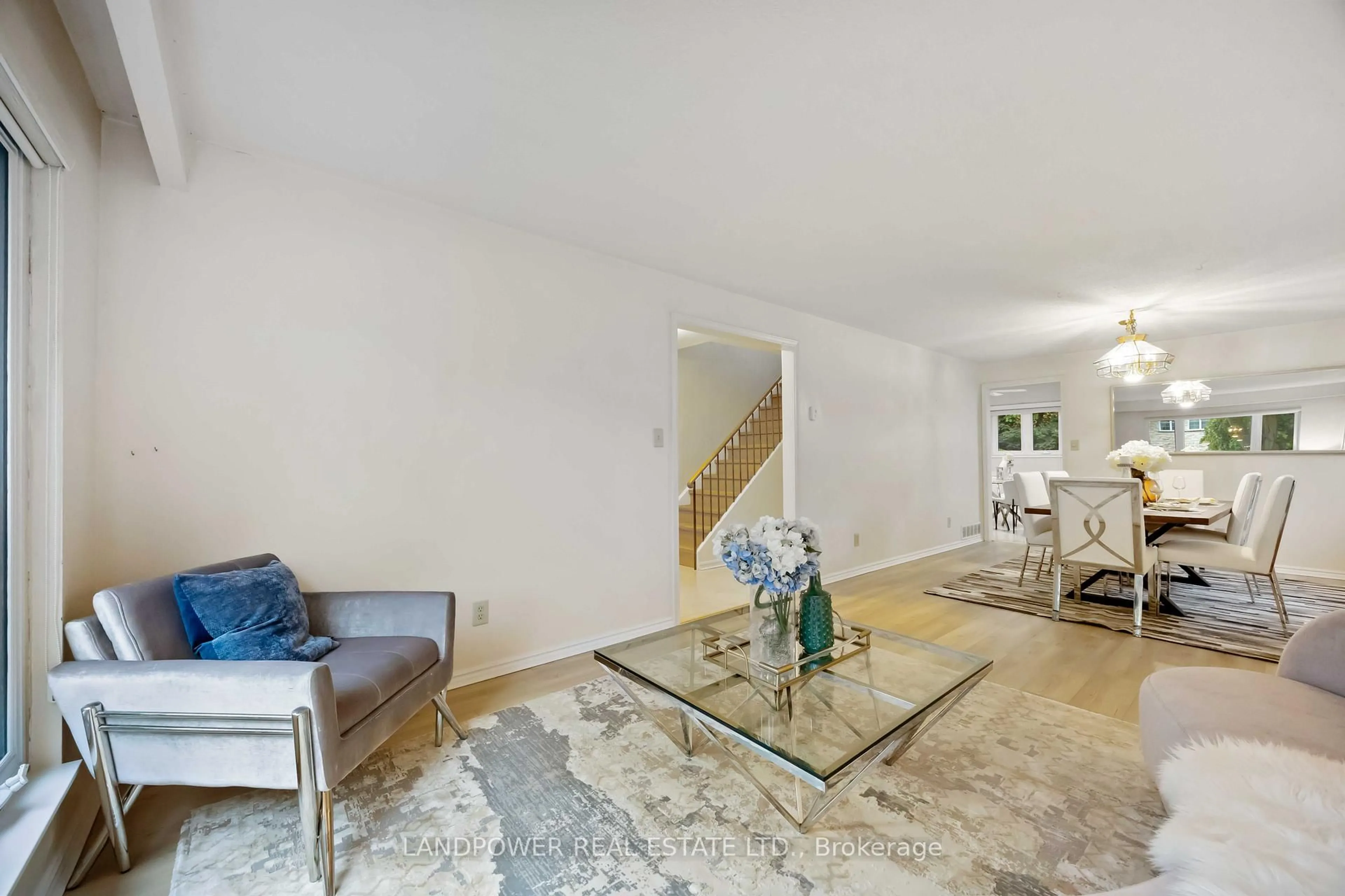 Living room with furniture, unknown for 57 Cobblestone Dr, Toronto Ontario M2J 2X6