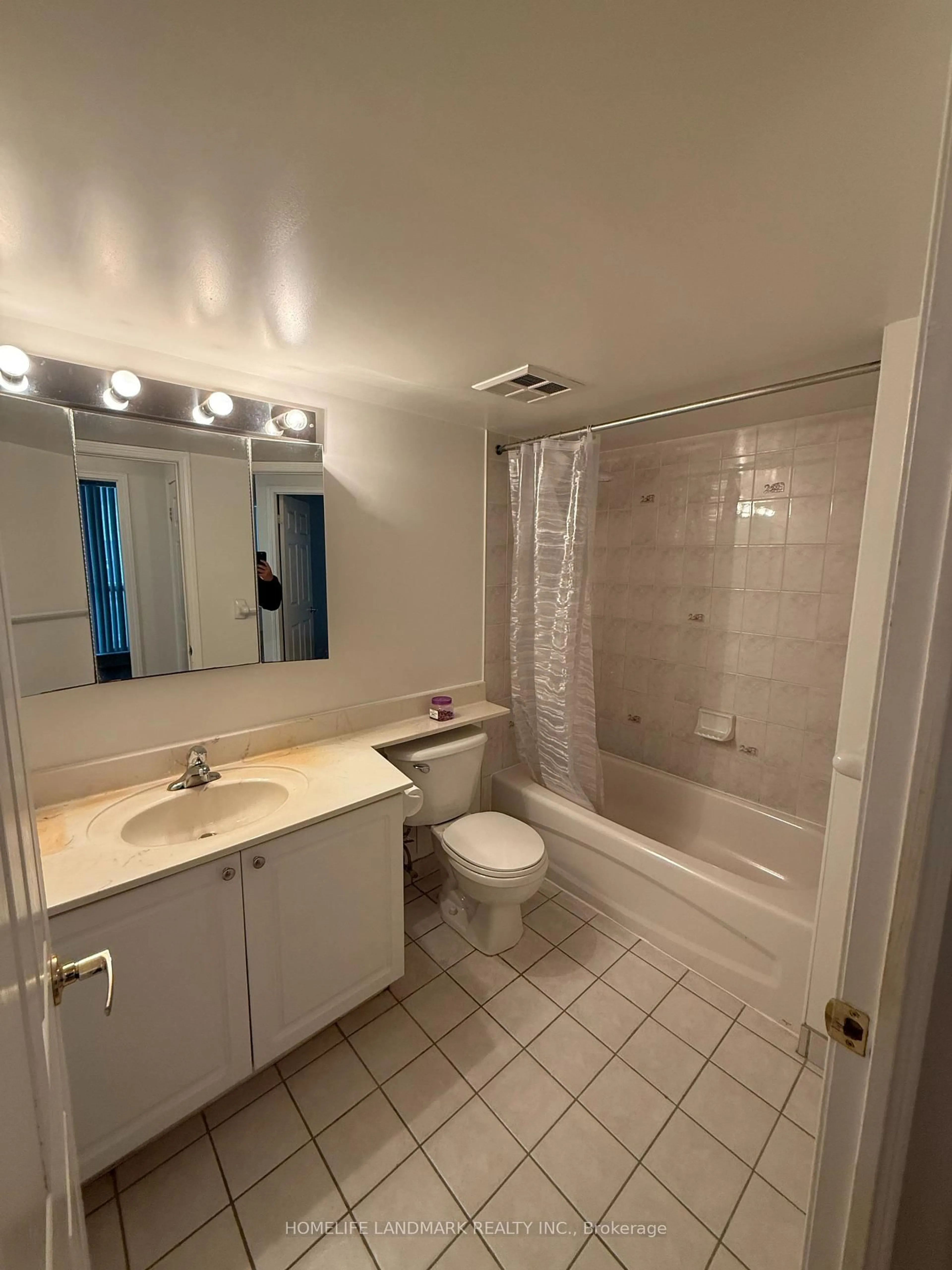 Standard bathroom, unknown for 28 Olive Ave #215, Toronto Ontario M2N 7E6
