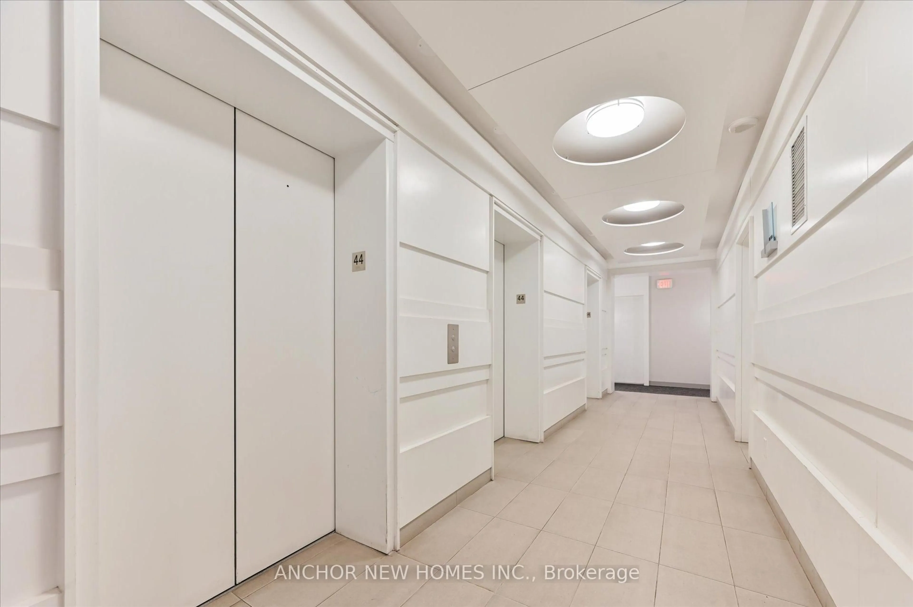 Unknown for 12 York St #4402, Toronto Ontario M5J 0A9