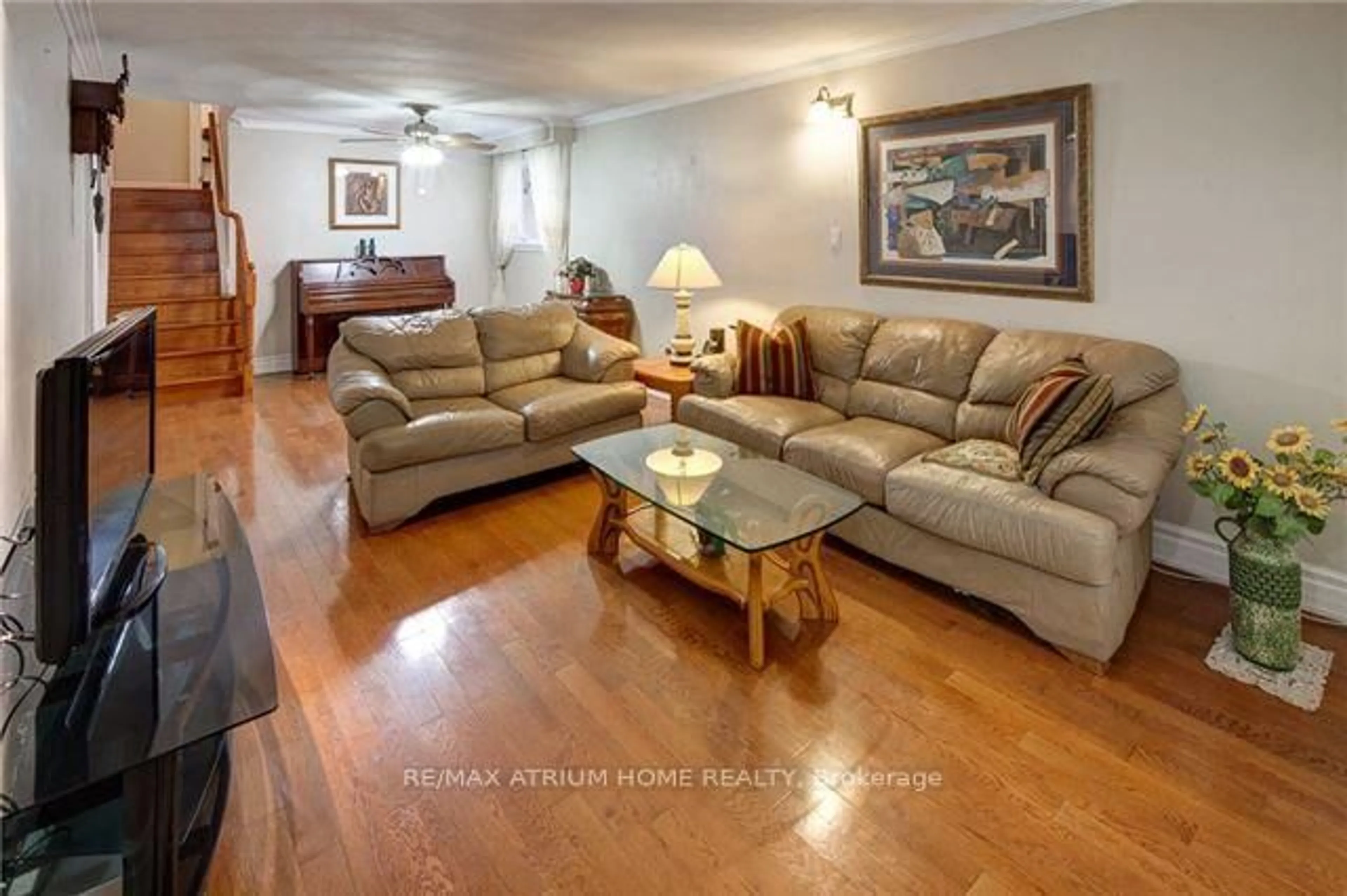 Living room with furniture, unknown for 106 Maxome Ave, Toronto Ontario M2M 3K4