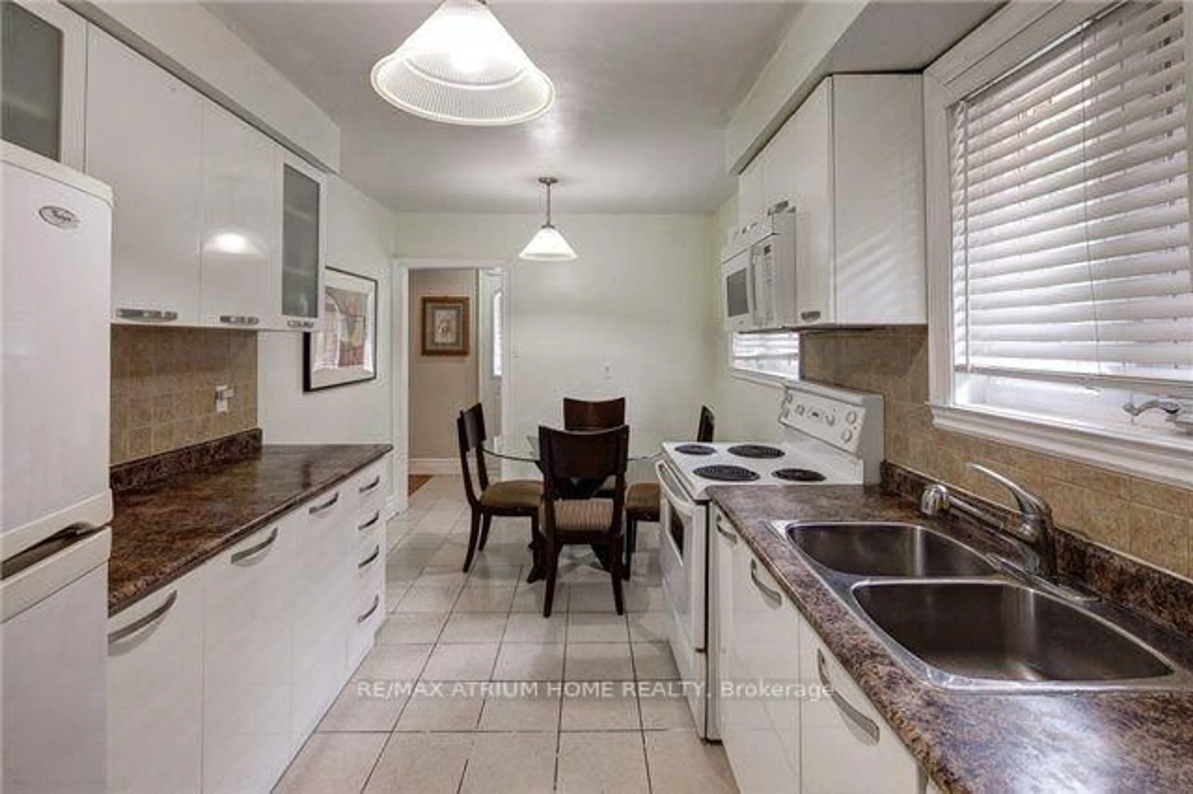 Unknown for 106 Maxome Ave, Toronto Ontario M2M 3K4