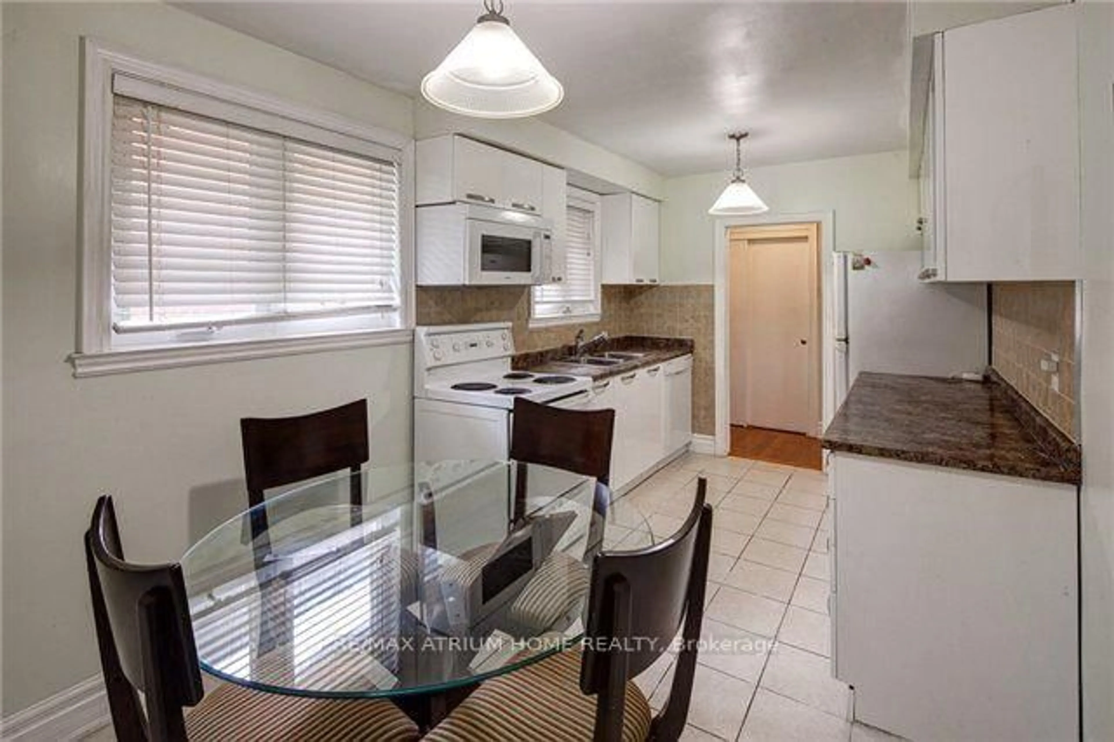 Standard kitchen, unknown for 106 Maxome Ave, Toronto Ontario M2M 3K4