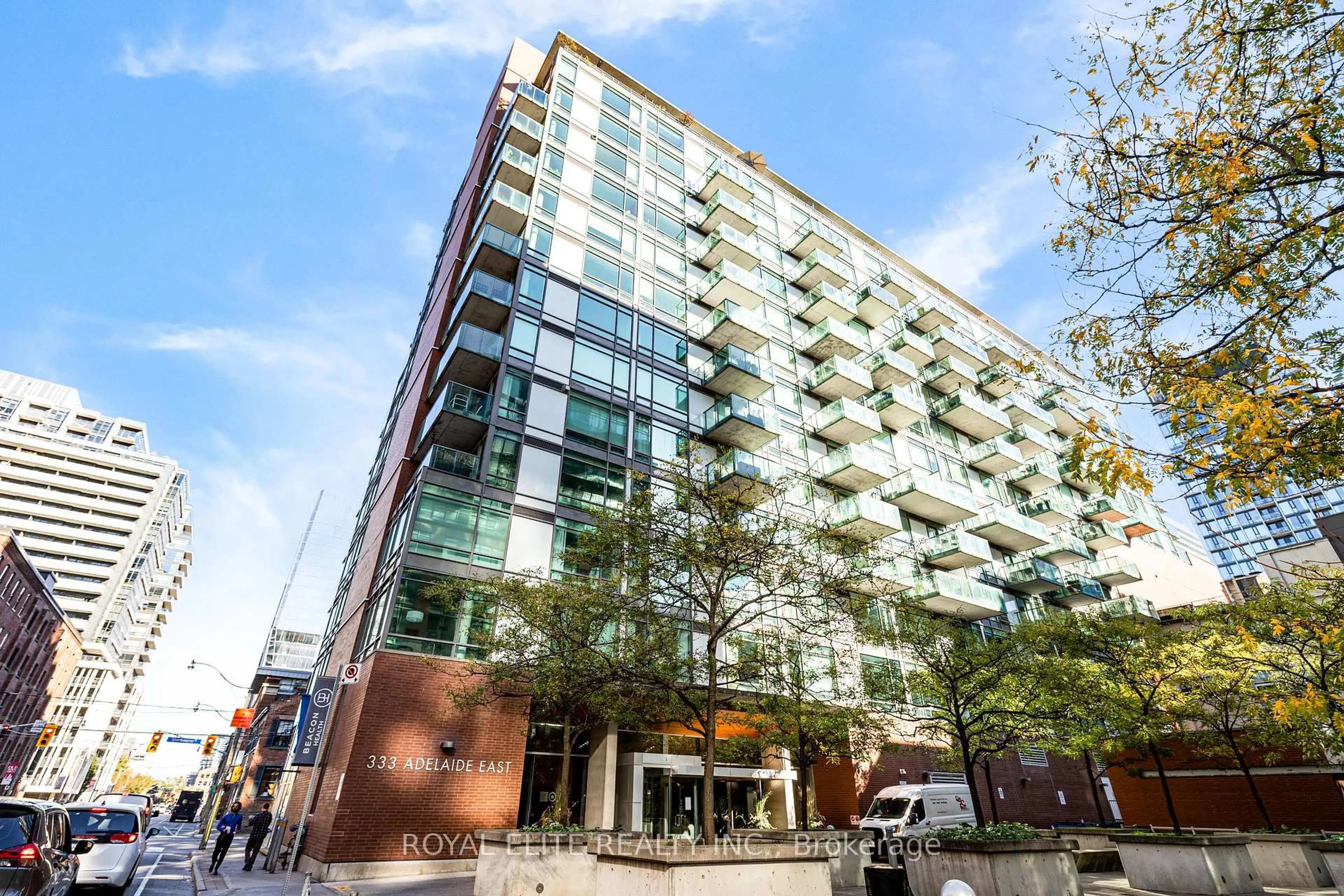Patio, building for 218 King St #307, Toronto Ontario M5A 4T5